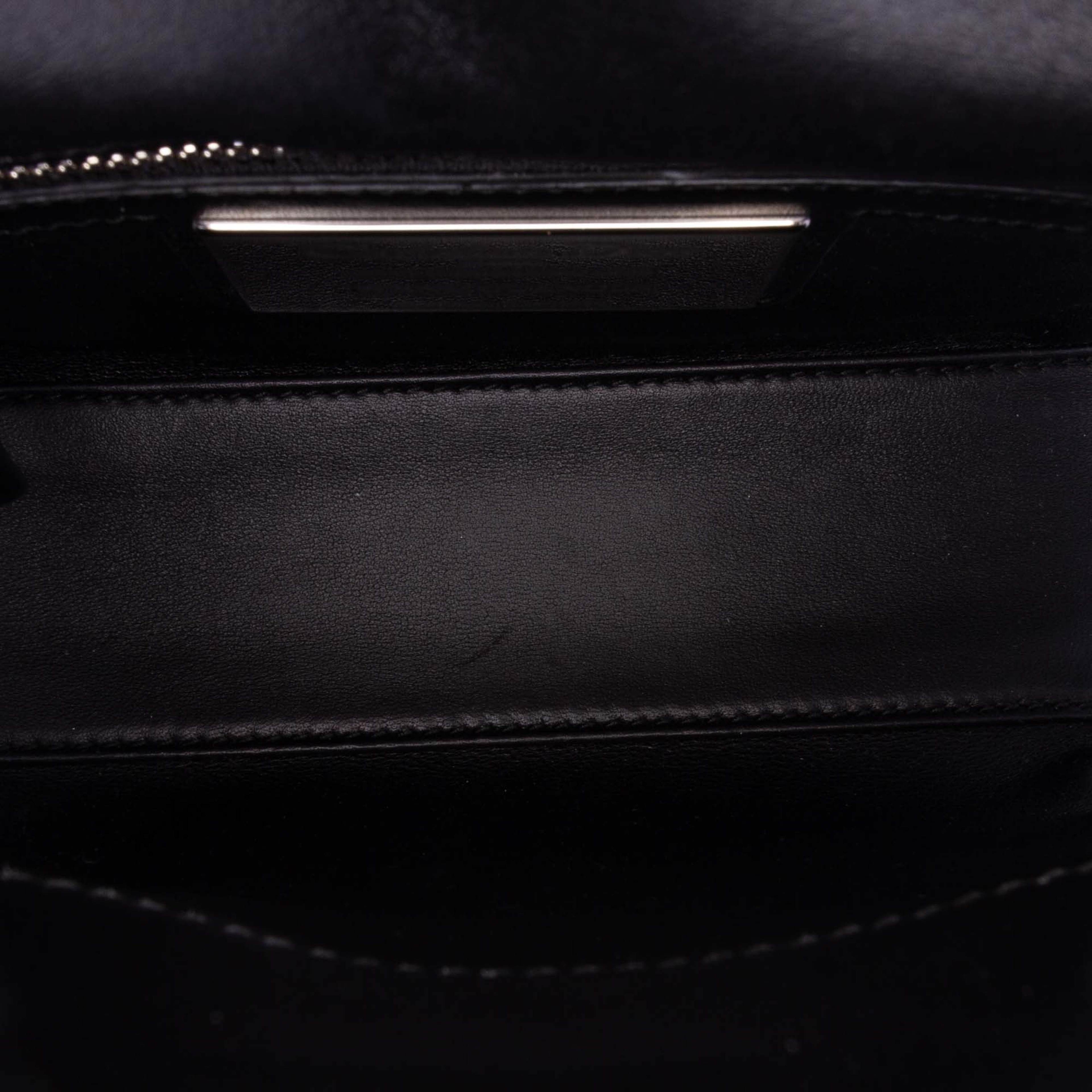 Dior Wang Guangle Medium Pvc Technical Fabric Lady Dior, från Luxclusif, i färgen white. Klicka för att öppna bilden i stort format