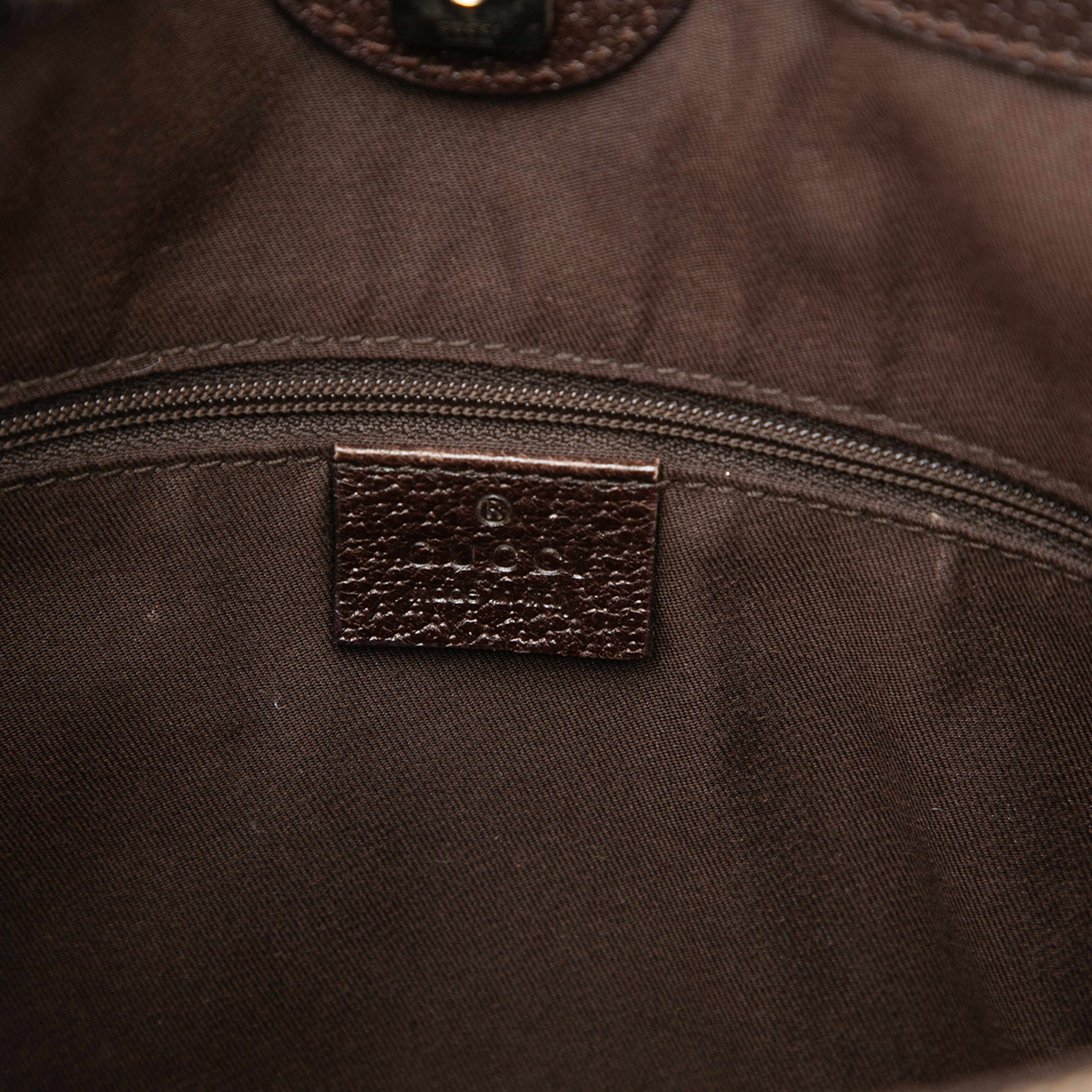 Gucci Gg Canvas Eclipse Shoulder Bag, från Luxclusif, i färgen beige. Klicka för att öppna bilden i stort format