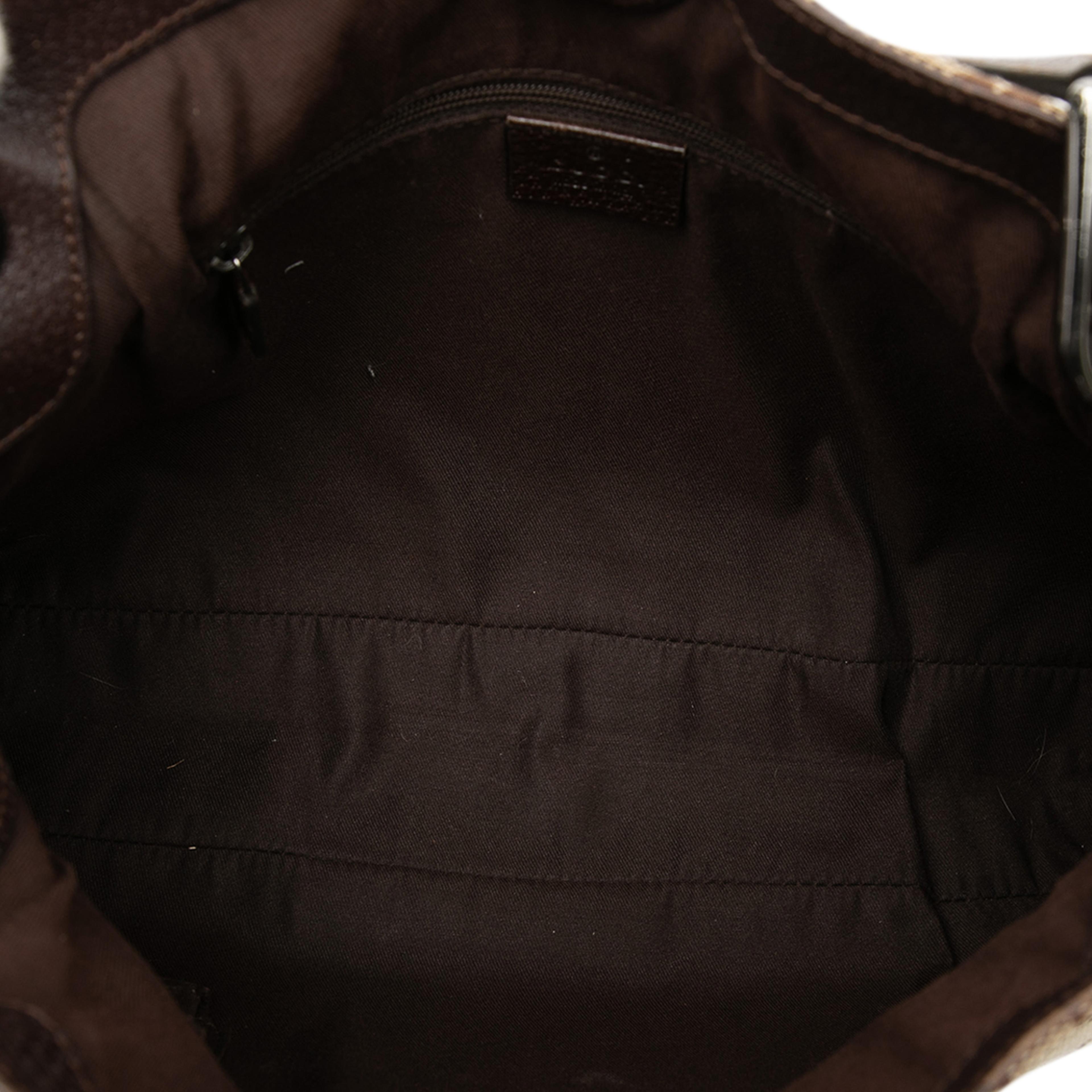 Gucci Gg Canvas Eclipse Shoulder Bag, från Luxclusif, i färgen beige. Klicka för att öppna bilden i stort format