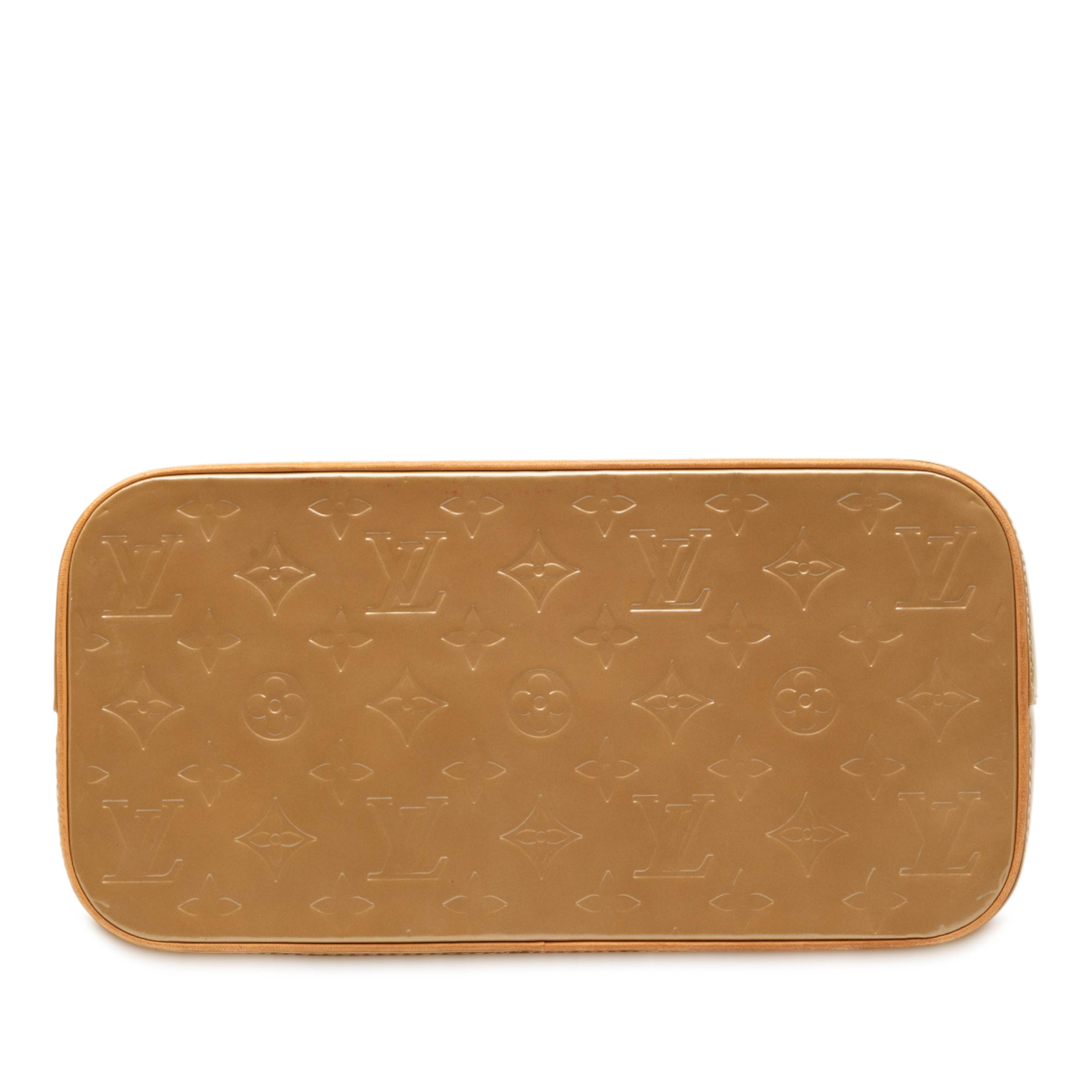 Louis Vuitton Monogram Vernis Houston, från Luxclusif, i färgen beige. Klicka för att öppna bilden i stort format