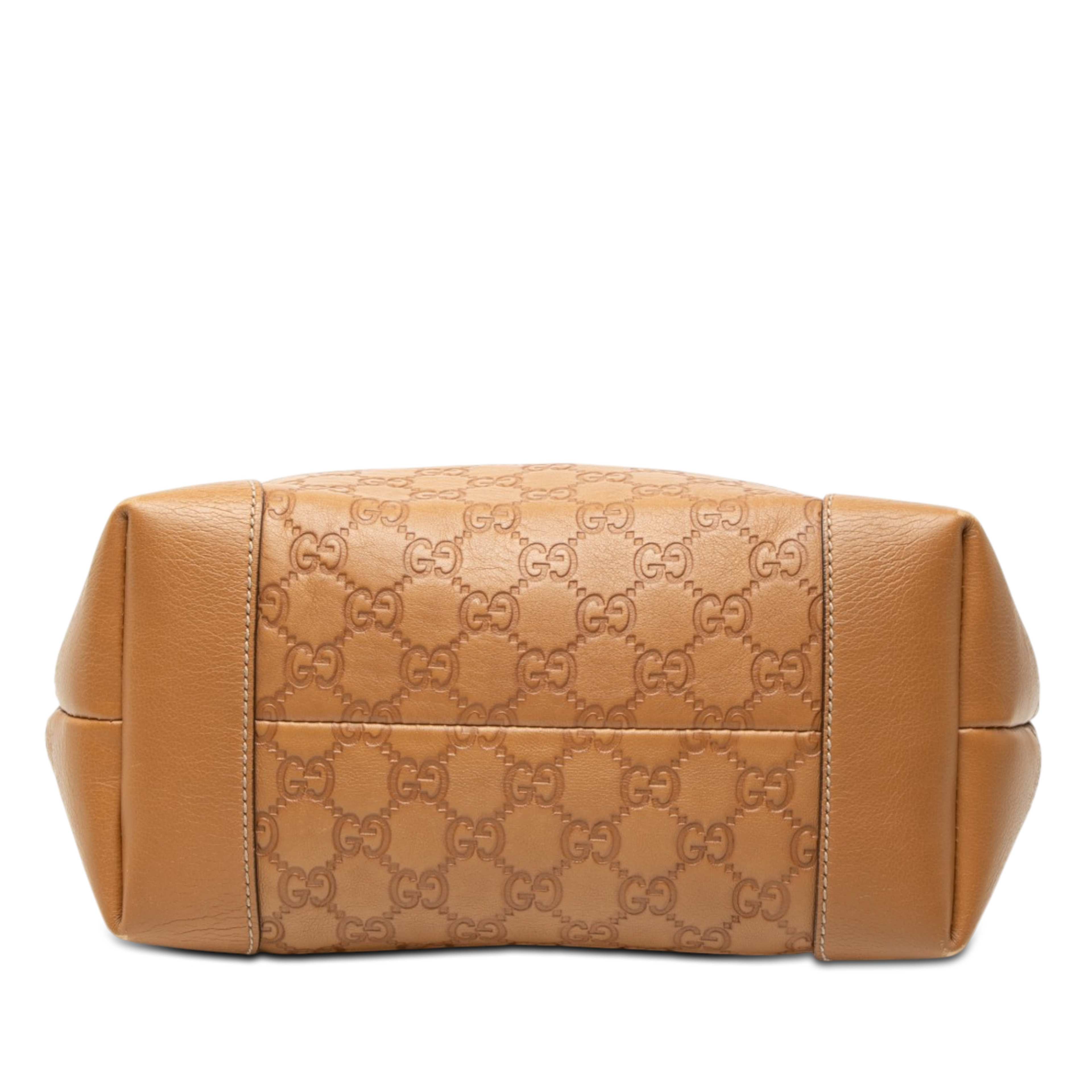 Gucci Medium Guccissima Gg Charm Tote, från Luxclusif, i färgen light brown. Klicka för att öppna bilden i stort format