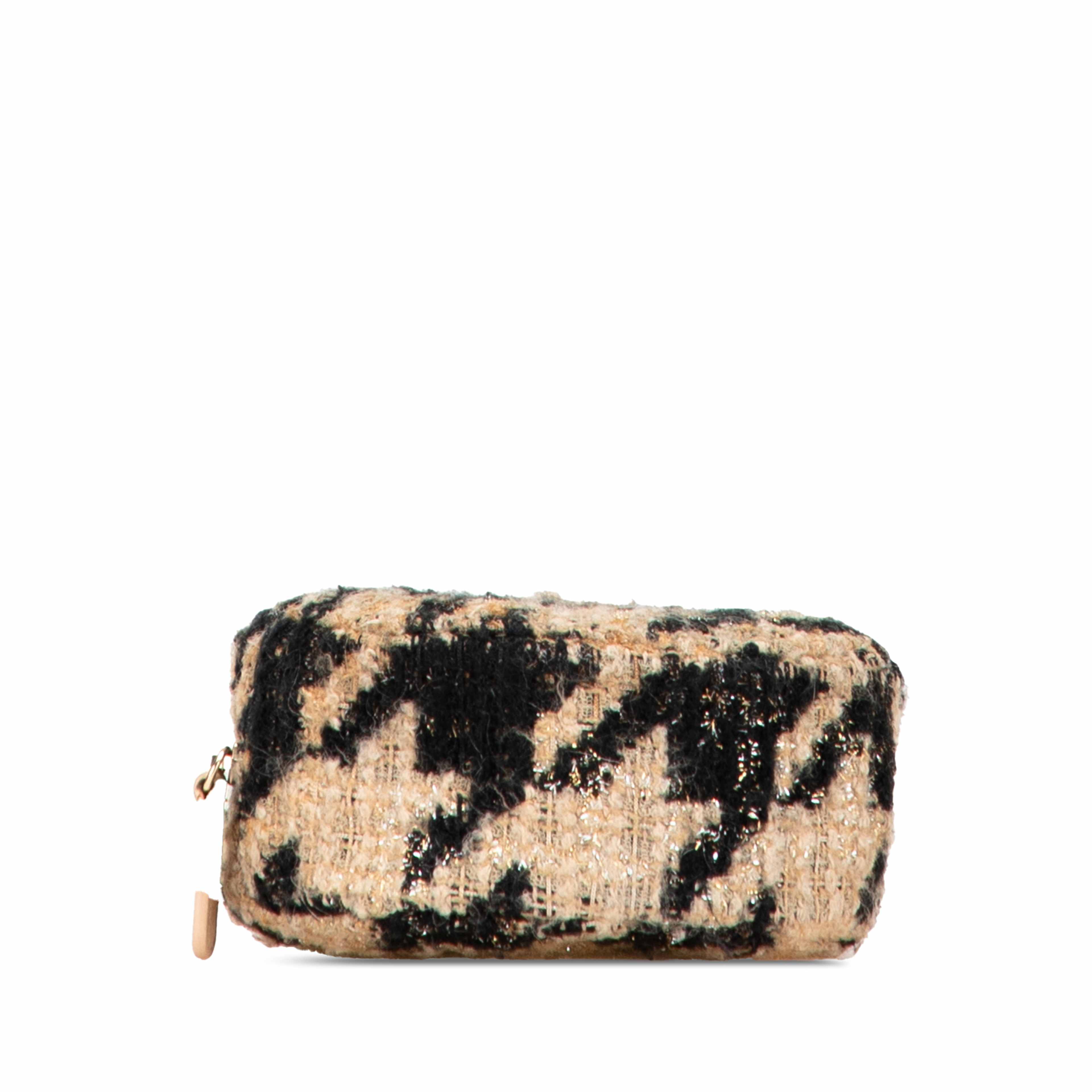 Chanel Tweed 19 Round Clutch With Chain And Coin Purse, från Luxclusif, i färgen nude. Klicka för att öppna bilden i stort format