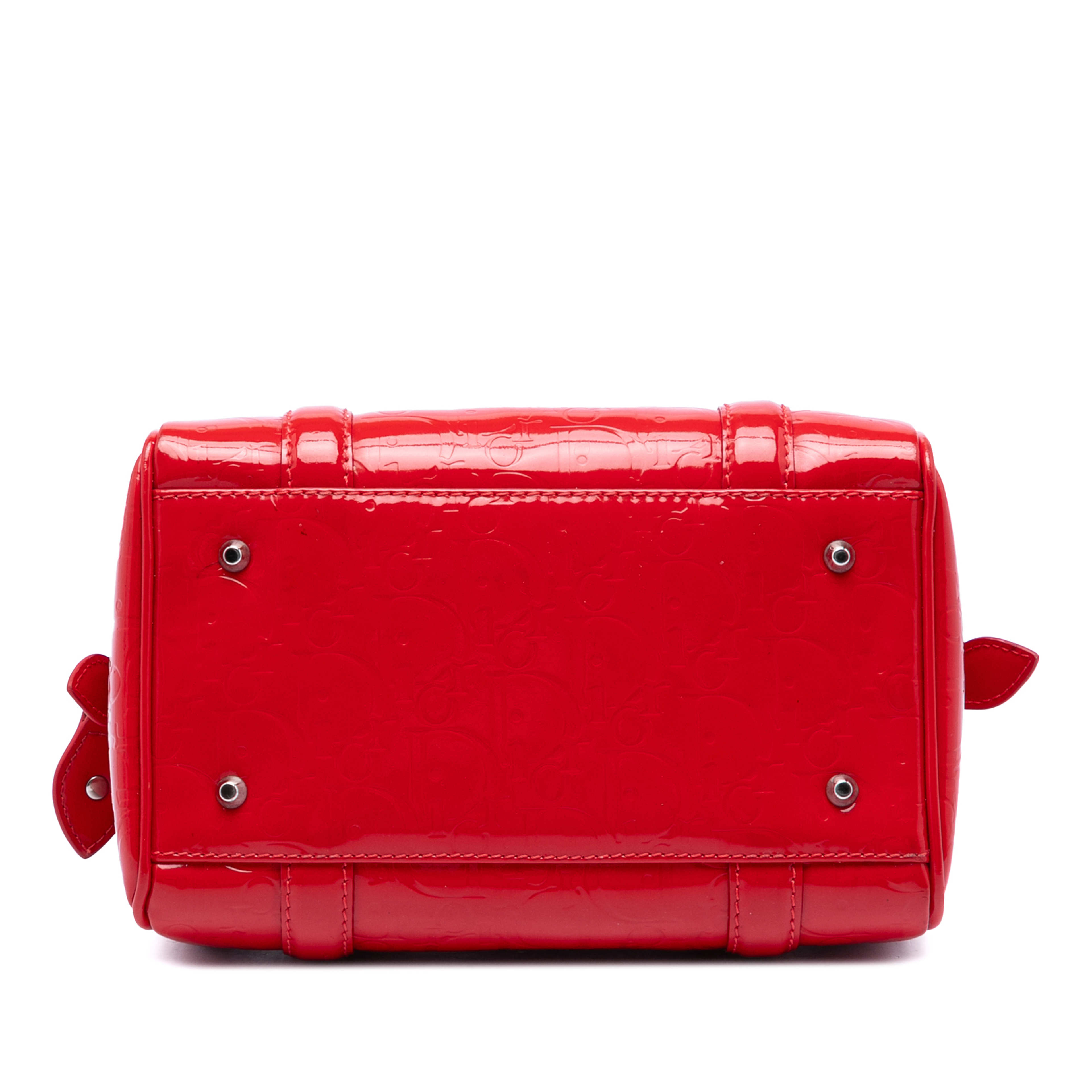 Dior Oblique Patent Boston Bag, från Luxclusif, i färgen red. Klicka för att öppna bilden i stort format