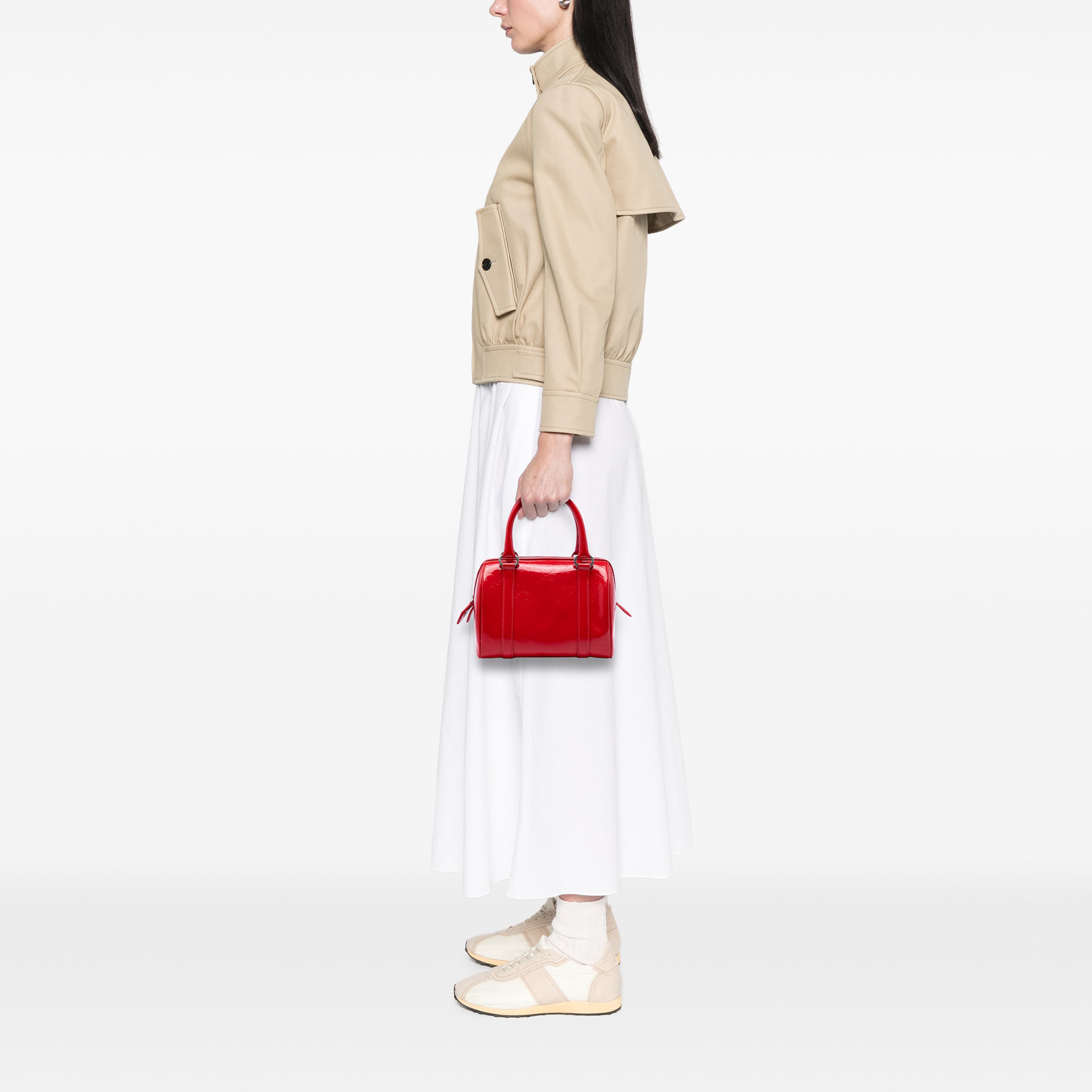 Dior Oblique Patent Boston Bag, från Luxclusif, i färgen red. Klicka för att öppna bilden i stort format