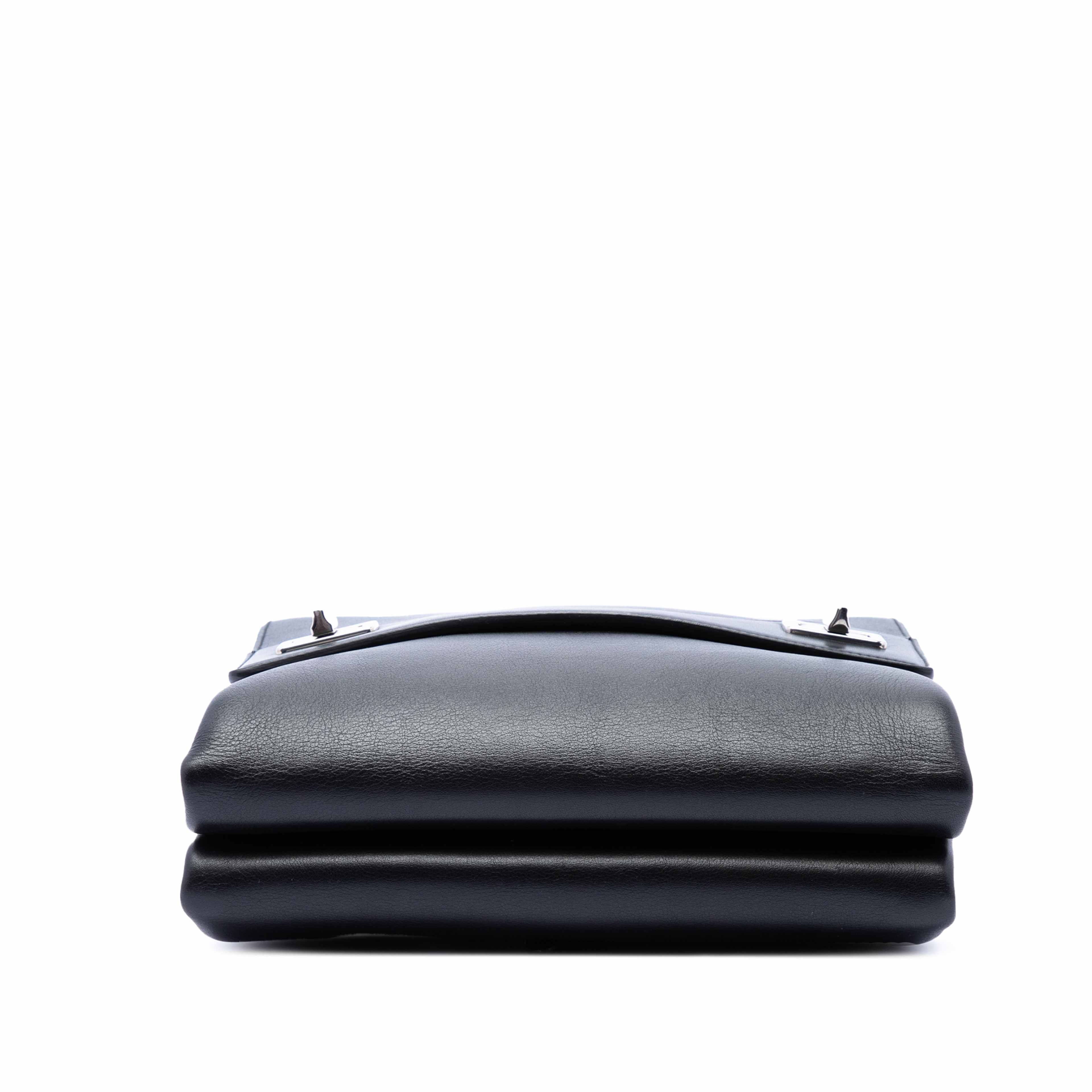 Prada Soft Calf Double Turnlock Satchel, från Luxclusif, i färgen black. Klicka för att öppna bilden i stort format