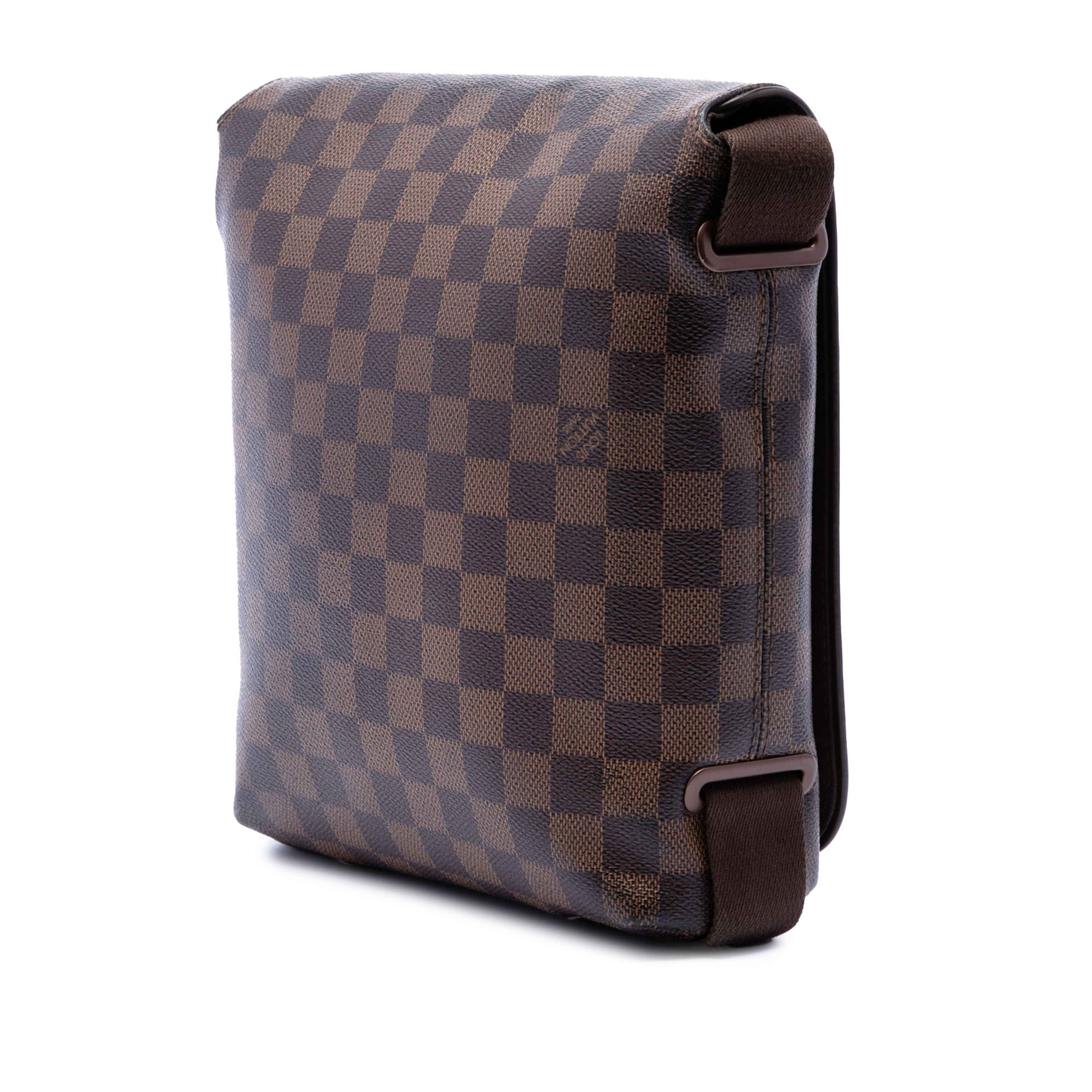 Louis Vuitton Damier Ebene Brooklyn Pm, från Luxclusif, i färgen brown. Klicka för att öppna bilden i stort format
