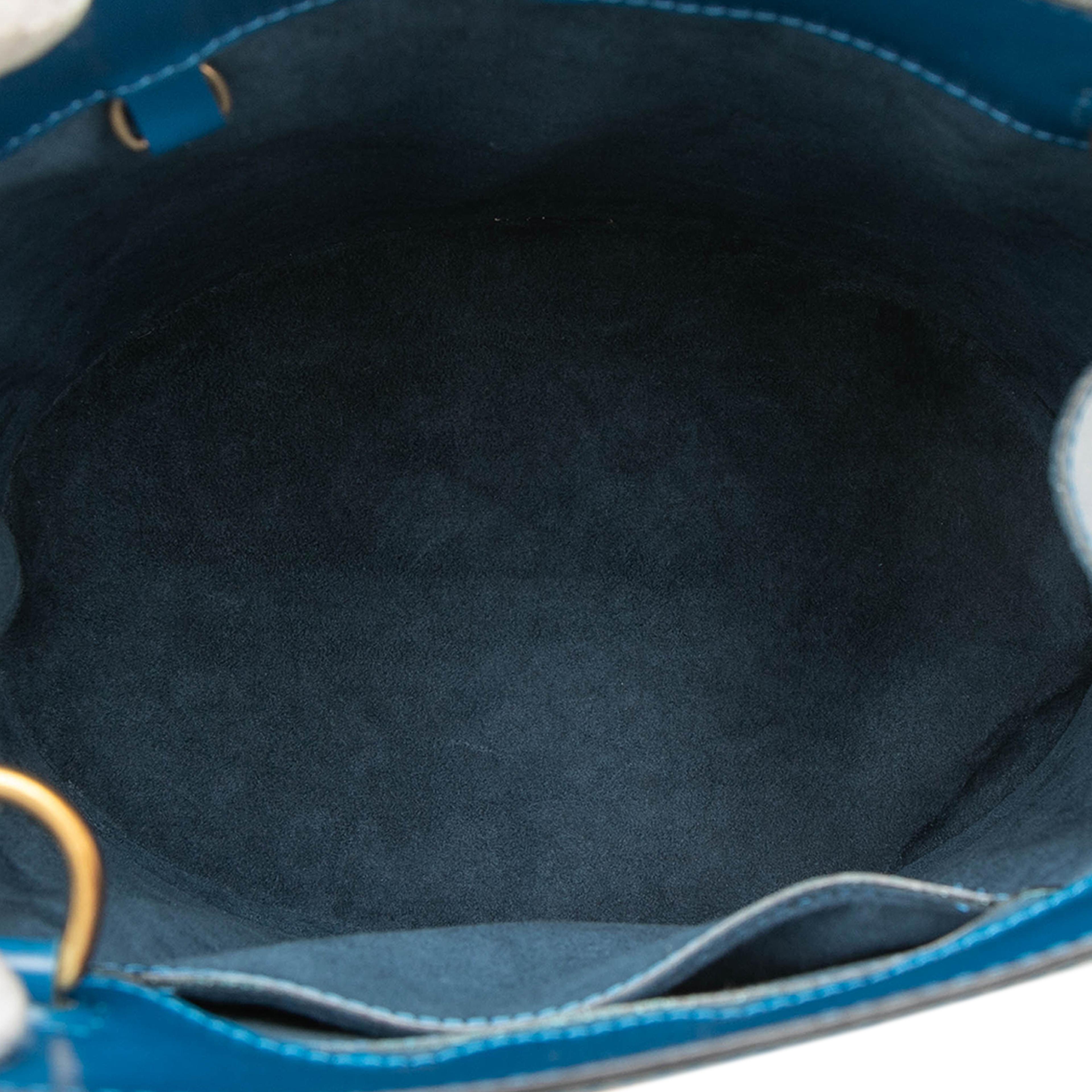 Louis Vuitton Epi Cluny, från Luxclusif, i färgen blå. Klicka för att öppna bilden i stort format