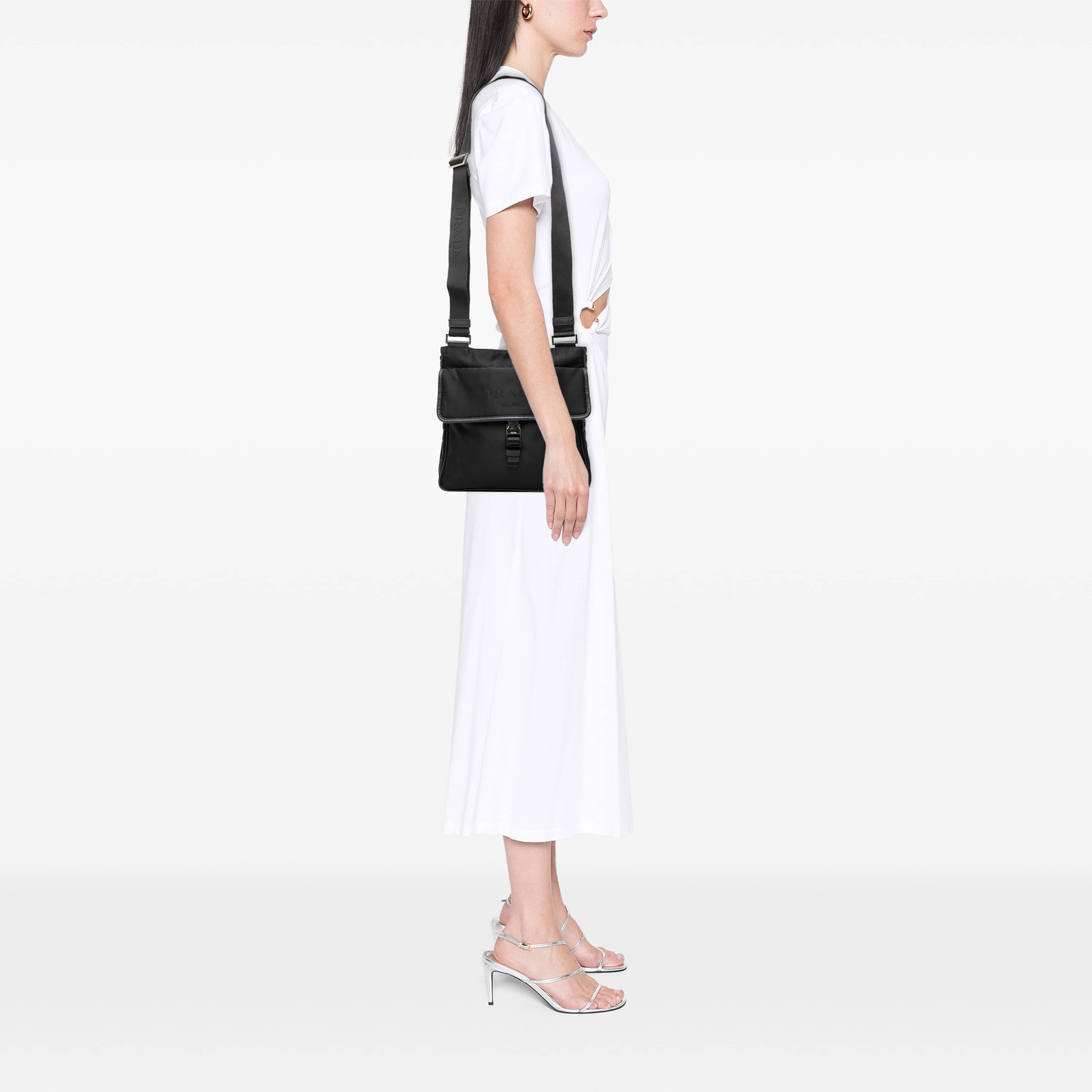 Prada Saffiano Trimmed Tessuto Zip Top Crossbody, från Luxclusif, i färgen svart. Klicka för att öppna bilden i stort format