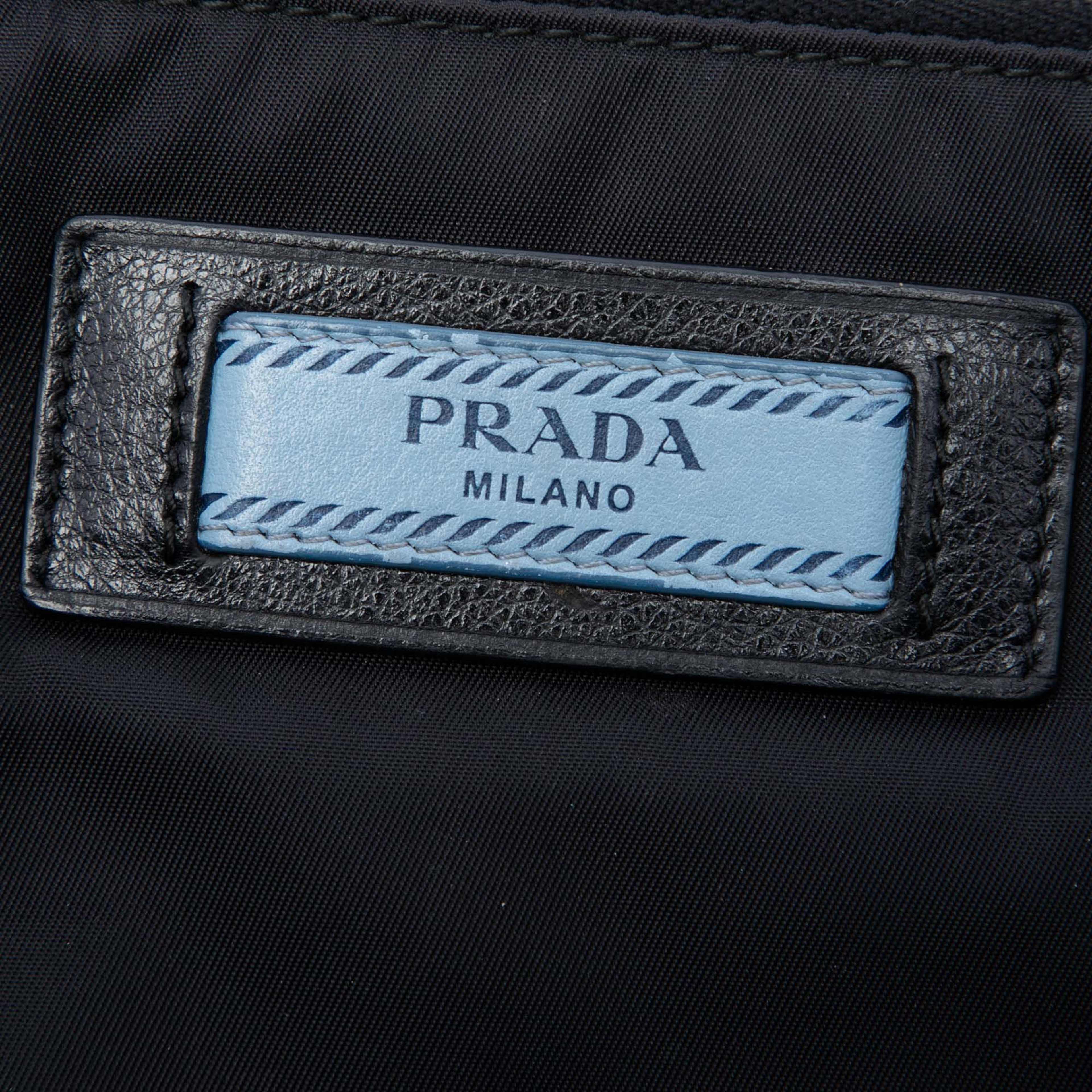 Prada Tessuto Studded Etiquette Shoulder Bag, från Luxclusif, i färgen svart. Klicka för att öppna bilden i stort format