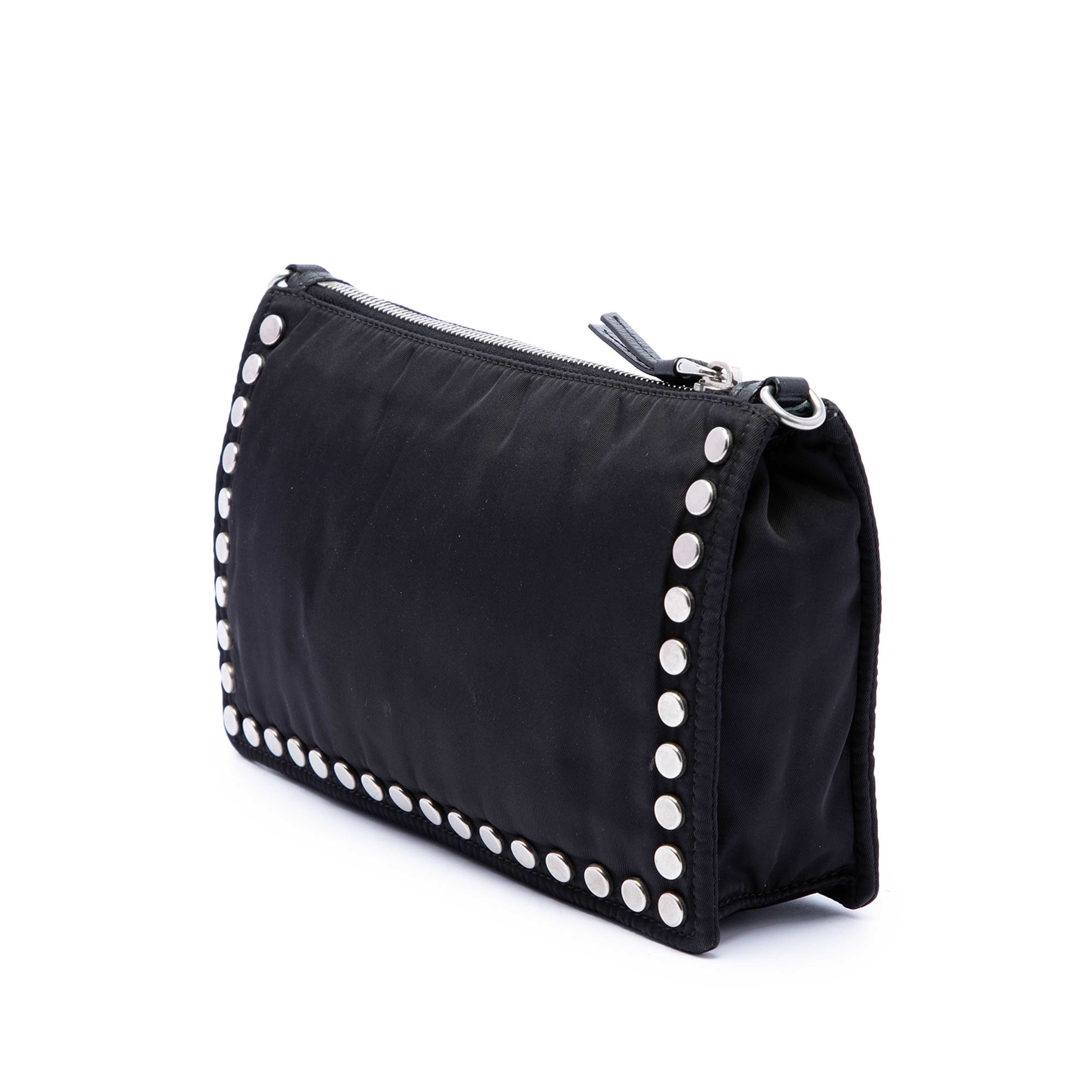 Prada Tessuto Studded Etiquette Shoulder Bag, från Luxclusif, i färgen svart. Klicka för att öppna bilden i stort format