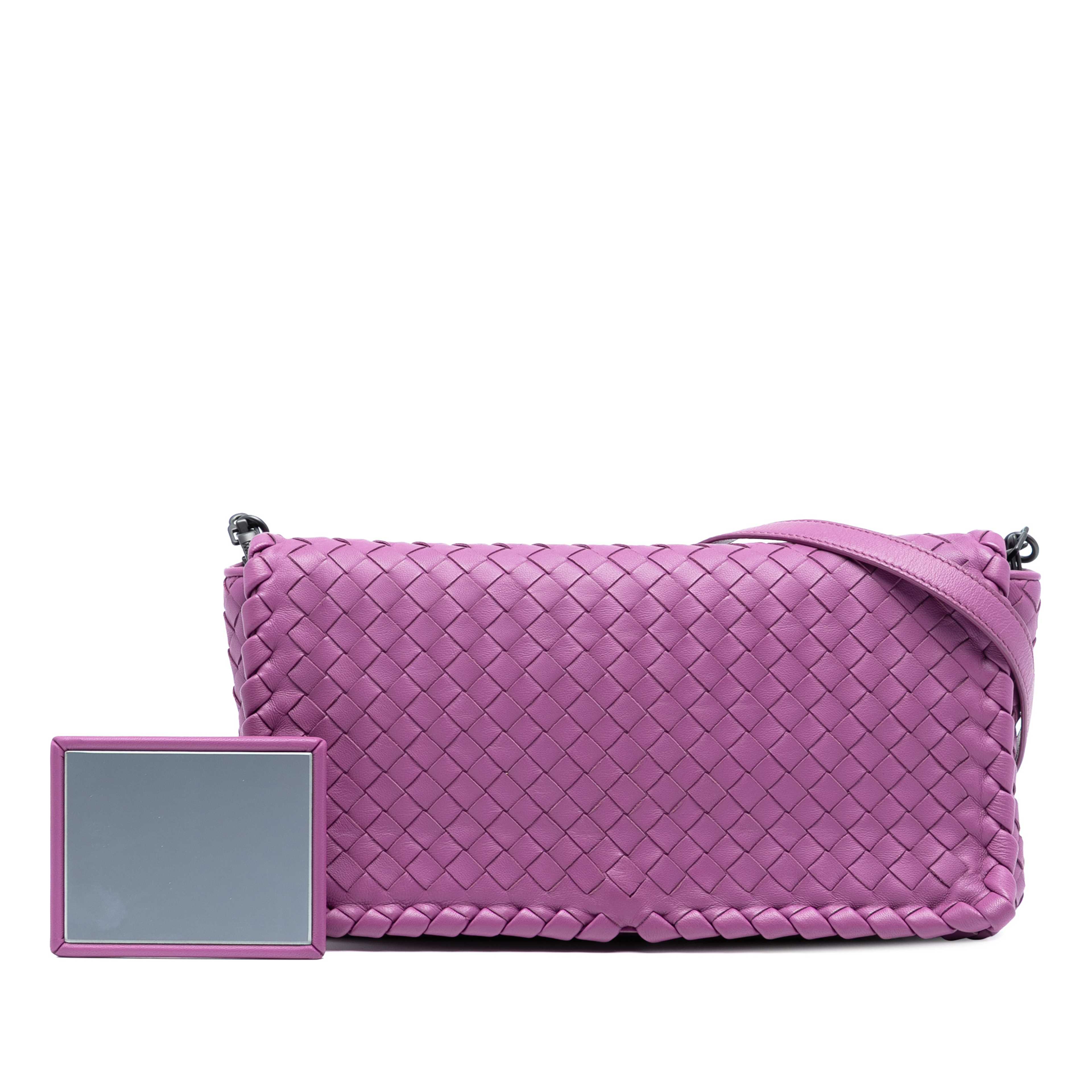 Bottega Veneta Nappa Intrecciato Dahlia Clutch Crossbody, från Luxclusif, i färgen purpur. Klicka för att öppna bilden i stort format