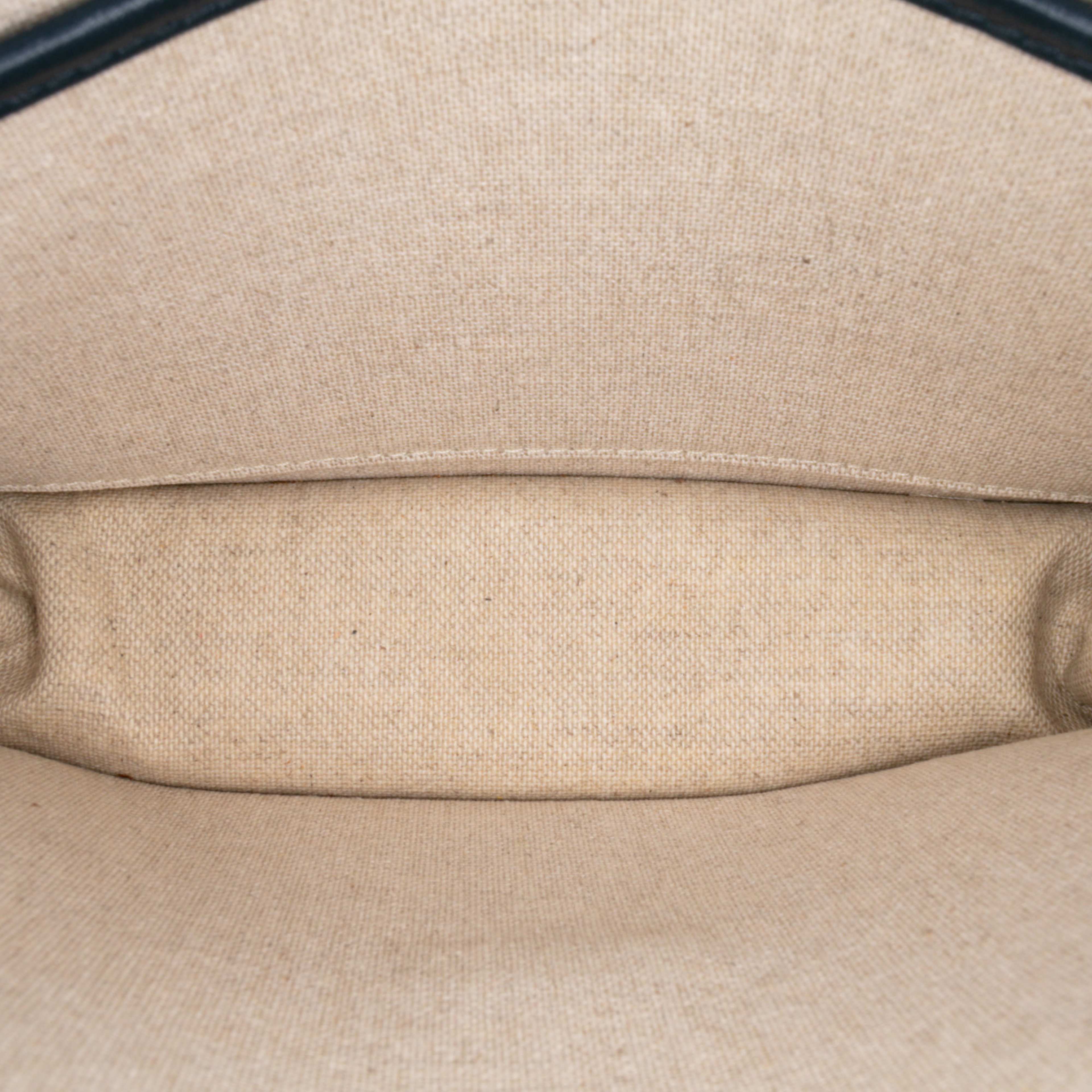 Celine Canvas Sulky Clutch With Chain, från Luxclusif, i färgen beige. Klicka för att öppna bilden i stort format