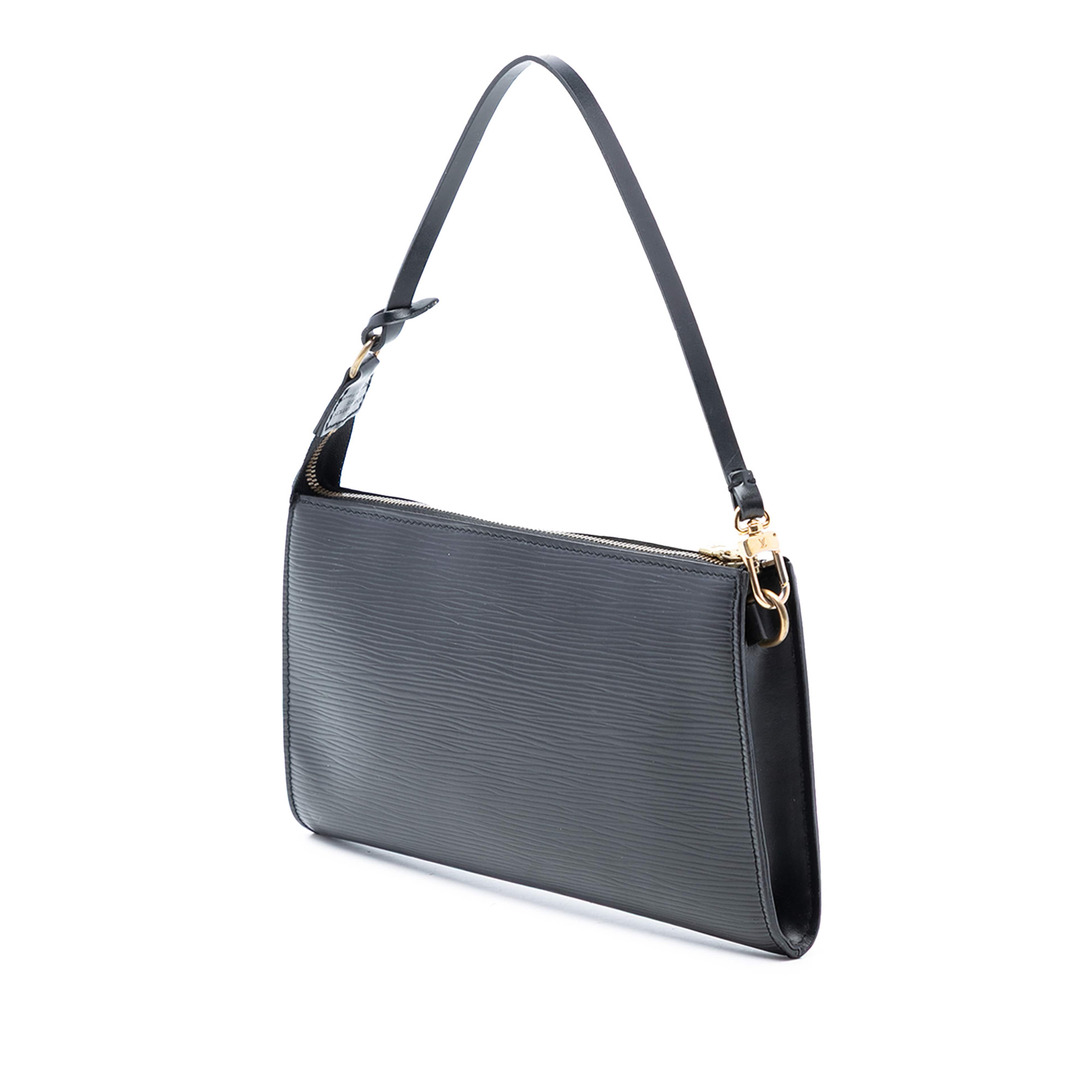 Louis Vuitton Epi Pochette Accessoires, från Luxclusif, i färgen black. Klicka för att öppna bilden i stort format