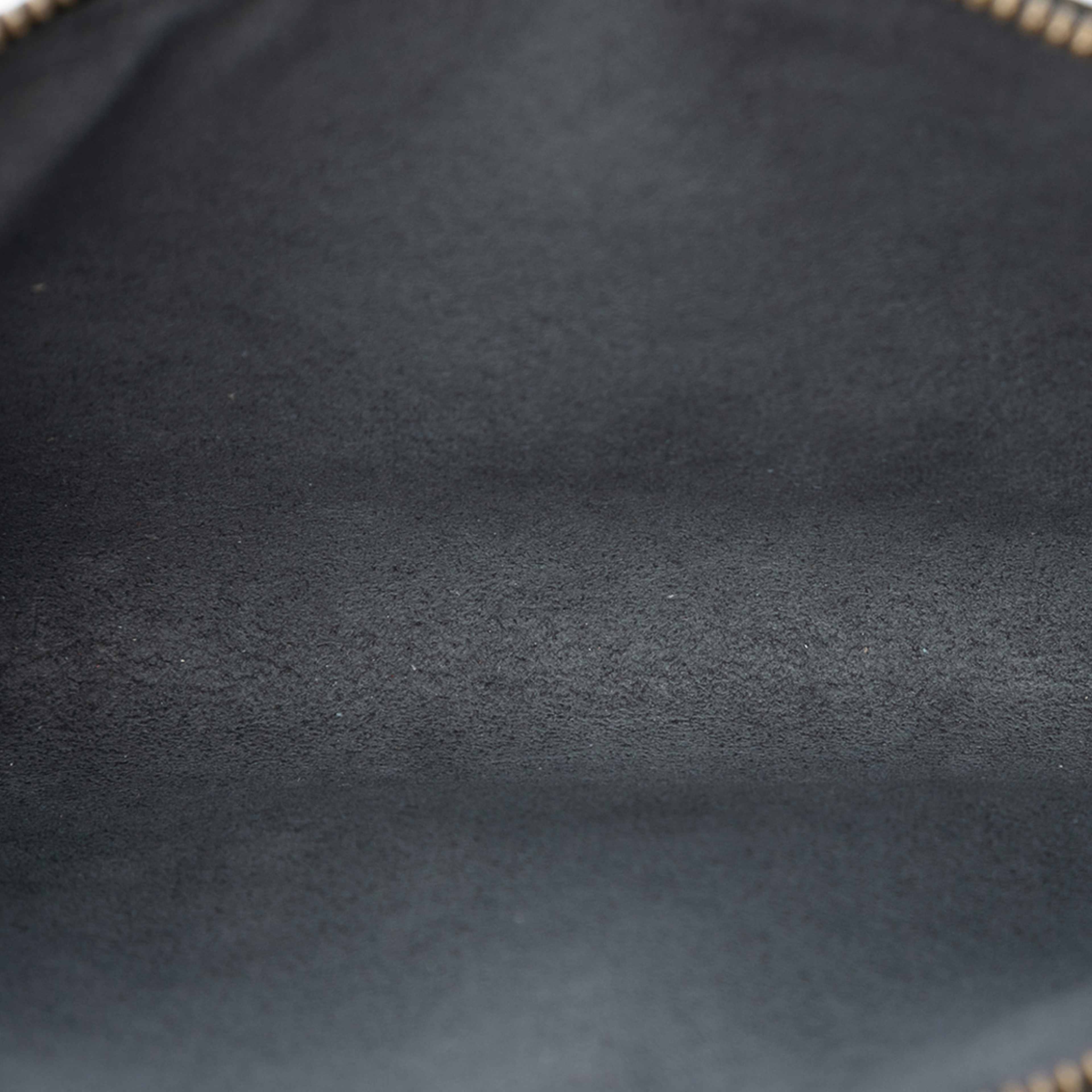 Louis Vuitton Epi Pochette Accessoires, från Luxclusif, i färgen black. Klicka för att öppna bilden i stort format