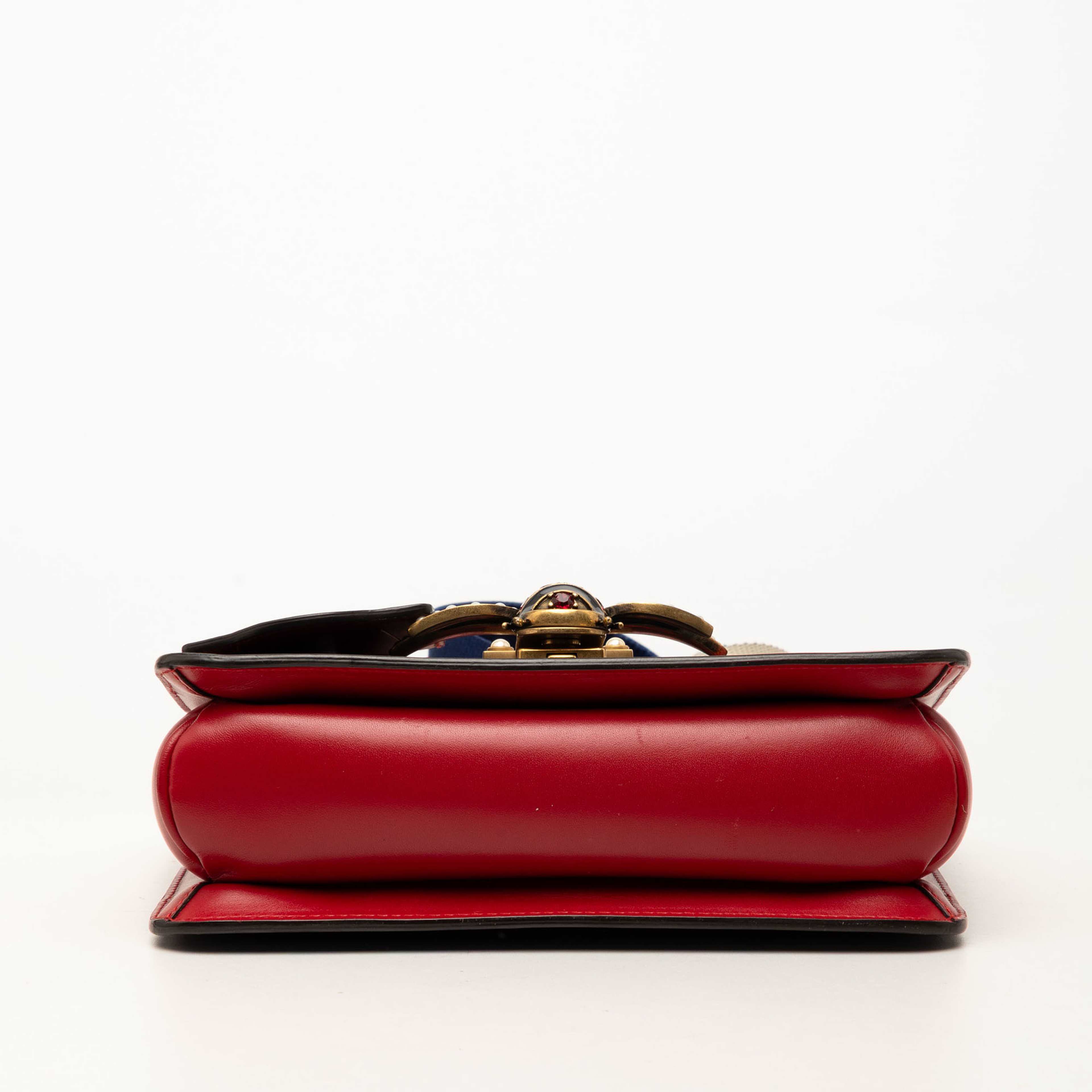Gucci Medium Calfskin Queen Margaret Flap Shoulder Bag, från Luxclusif, i färgen red. Klicka för att öppna bilden i stort format