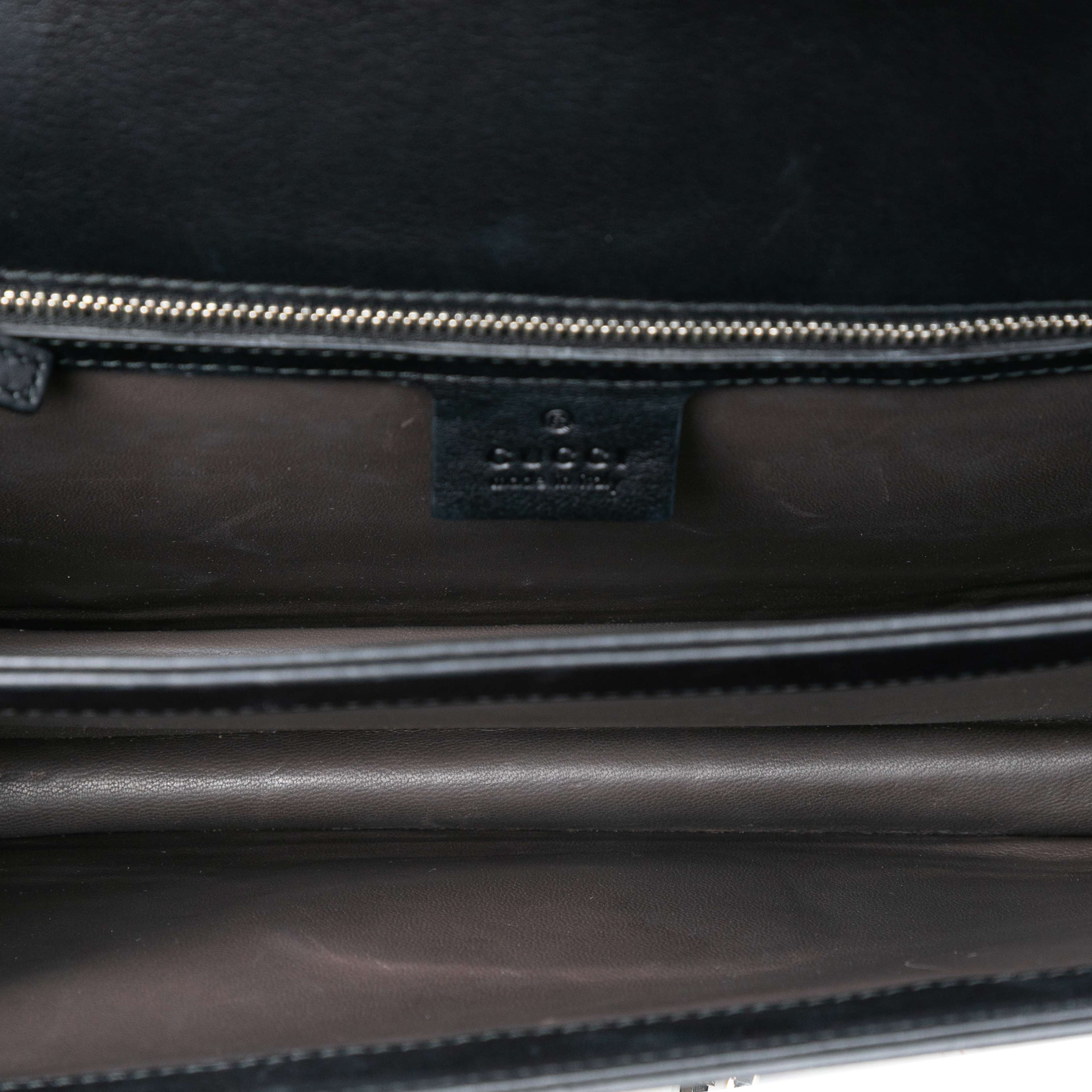 Gucci Medium Polished Calfskin Dollar Interlocking G Crossbody, från Luxclusif, i färgen black. Klicka för att öppna bilden i stort format