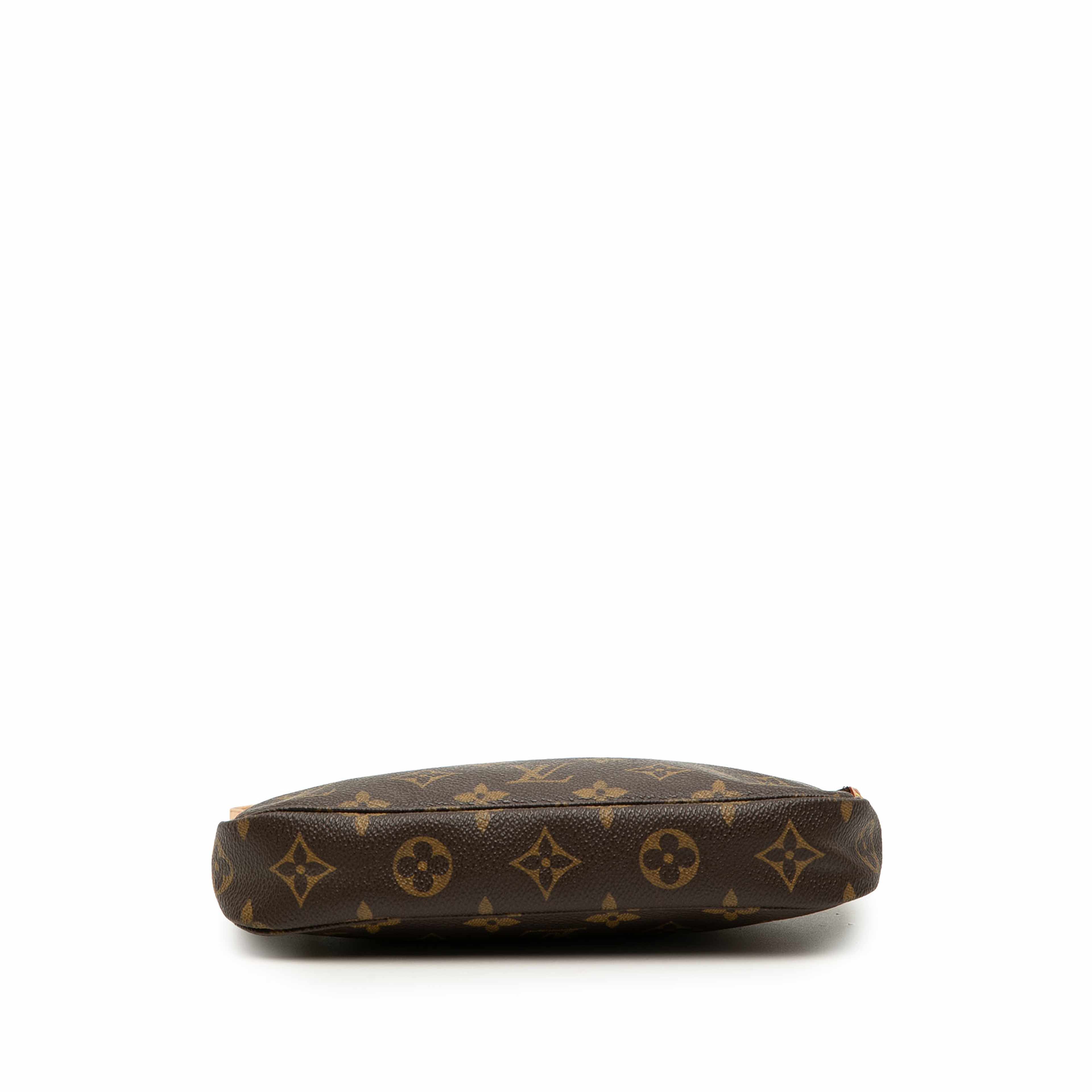 Louis Vuitton Monogram Pochette Accessoires, från Luxclusif, i färgen brun. Klicka för att öppna bilden i stort format