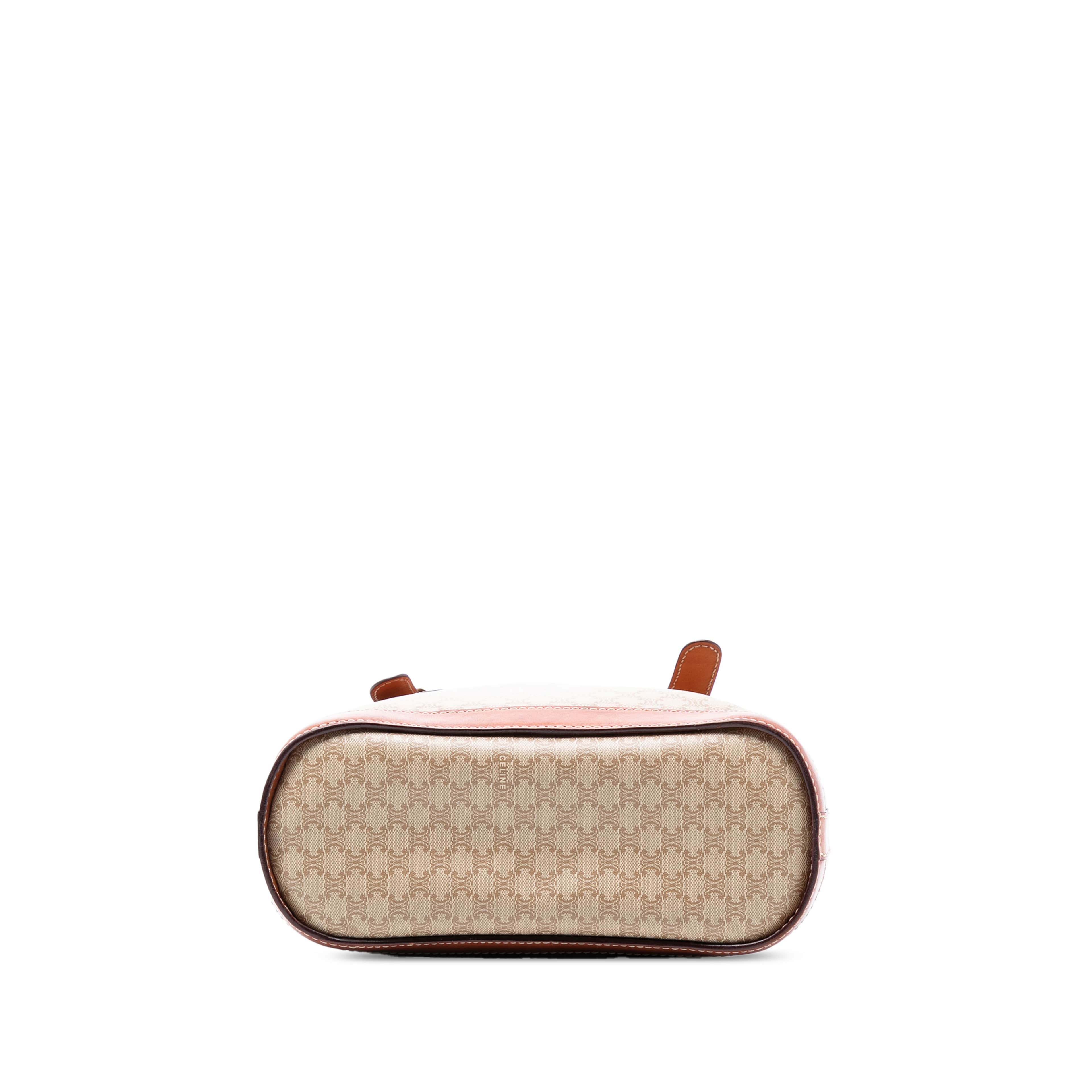 Celine Macadam Coated Canvas Tote, från Luxclusif, i färgen beige. Klicka för att öppna bilden i stort format