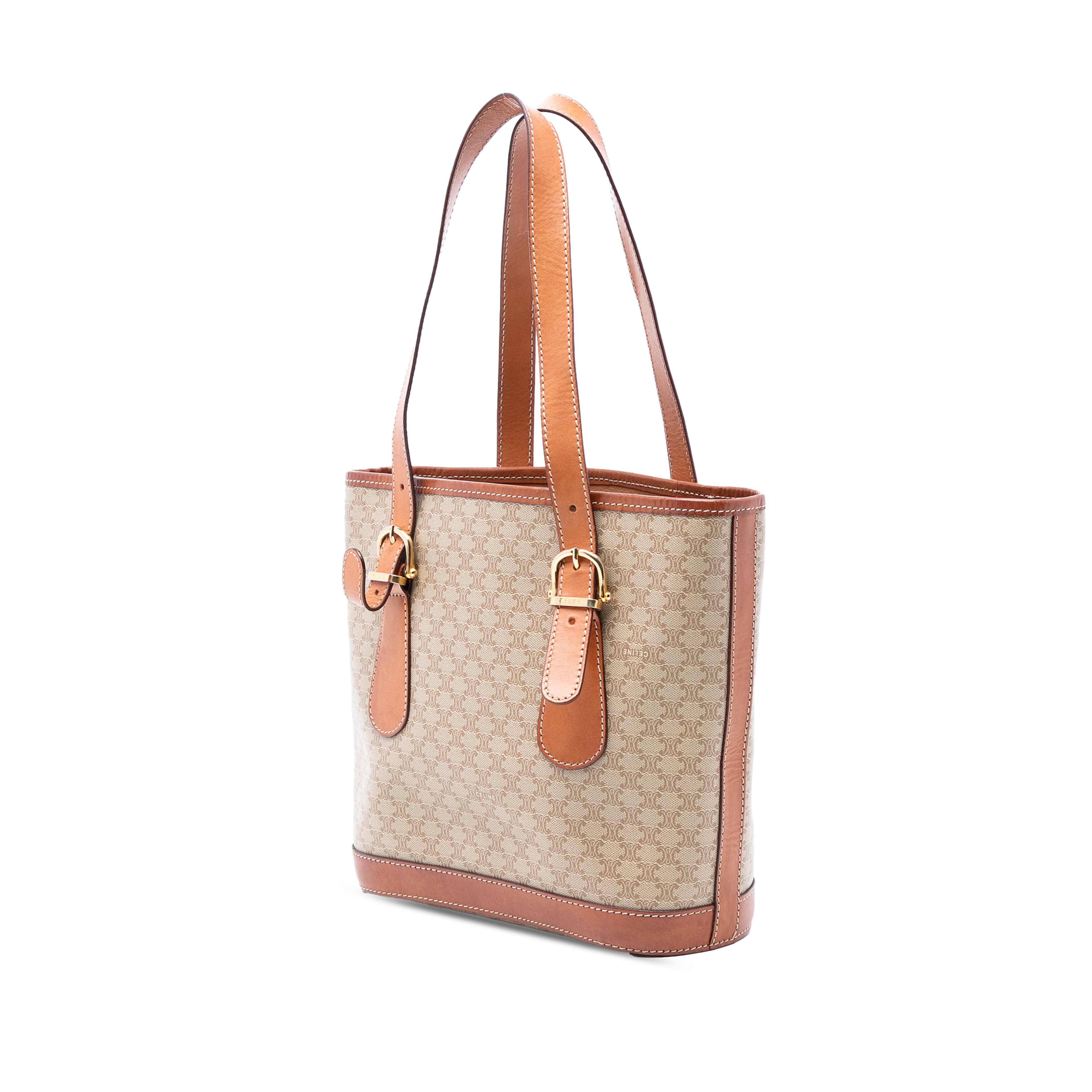 Celine Macadam Coated Canvas Tote, från Luxclusif, i färgen beige. Klicka för att öppna bilden i stort format