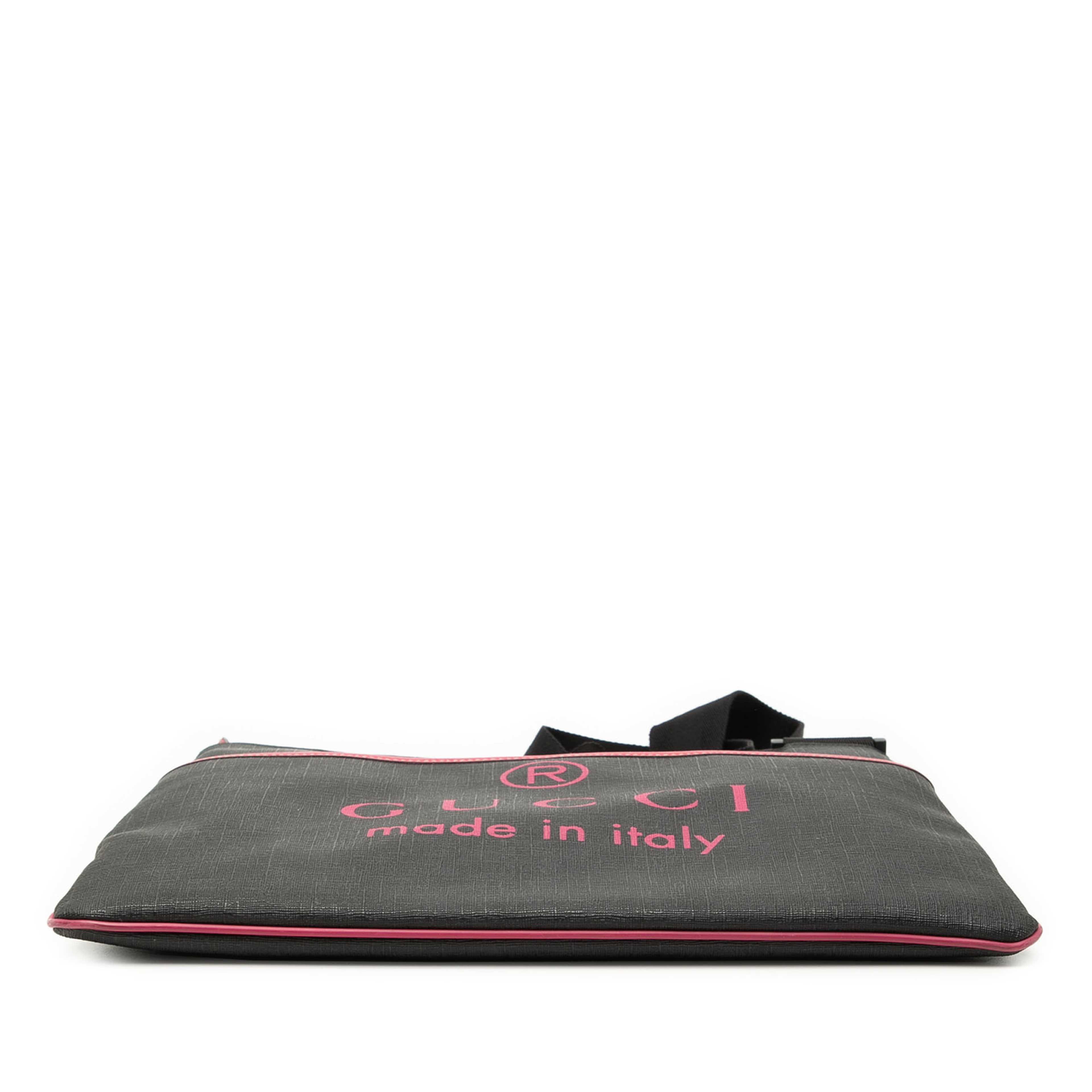 Gucci Gg Supreme Trademark Logo Crossbody, från Luxclusif, i färgen svart. Klicka för att öppna bilden i stort format