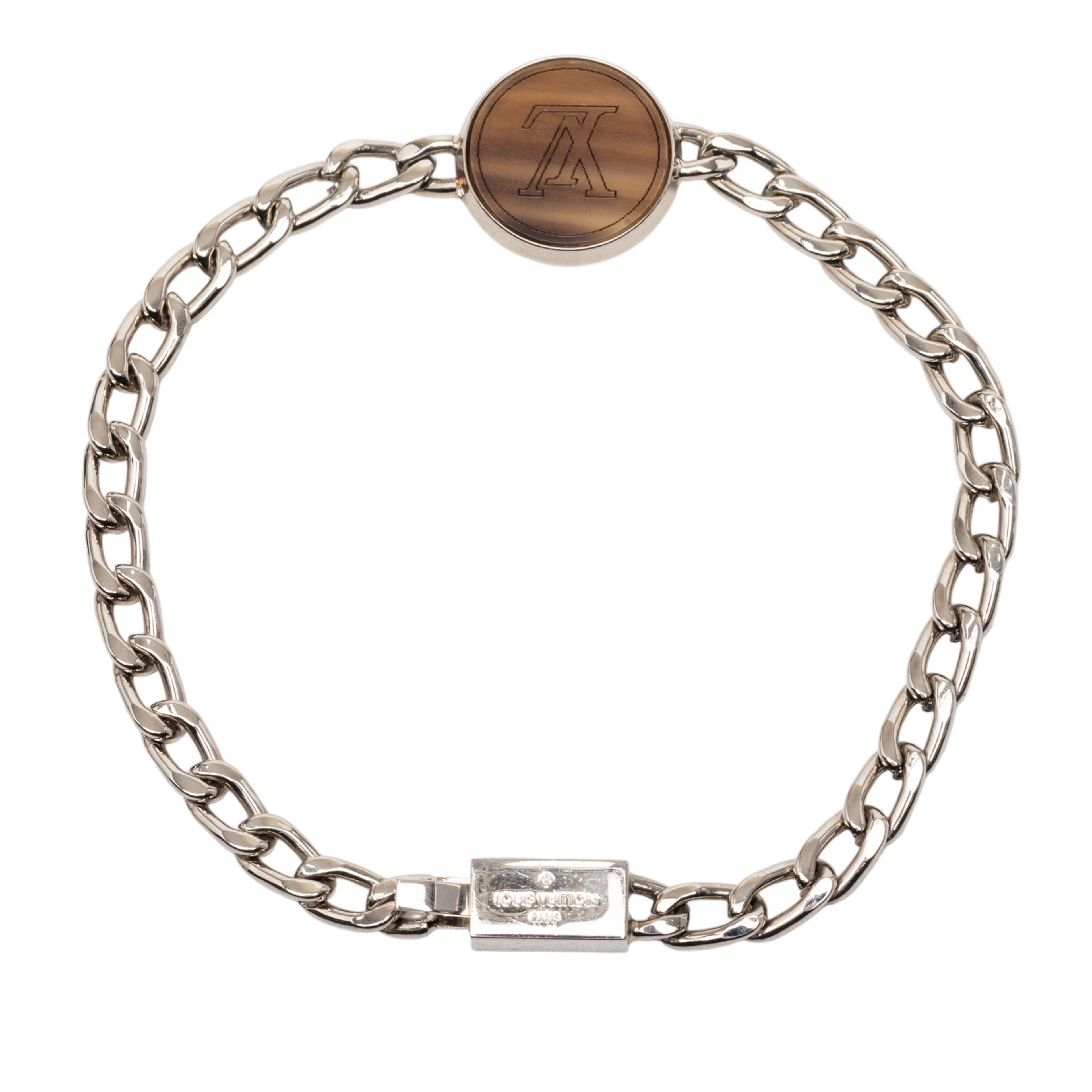 Louis Vuitton Silver Plated Lv Horn Bracelet, från Luxclusif, i färgen silver. Klicka för att öppna bilden i stort format