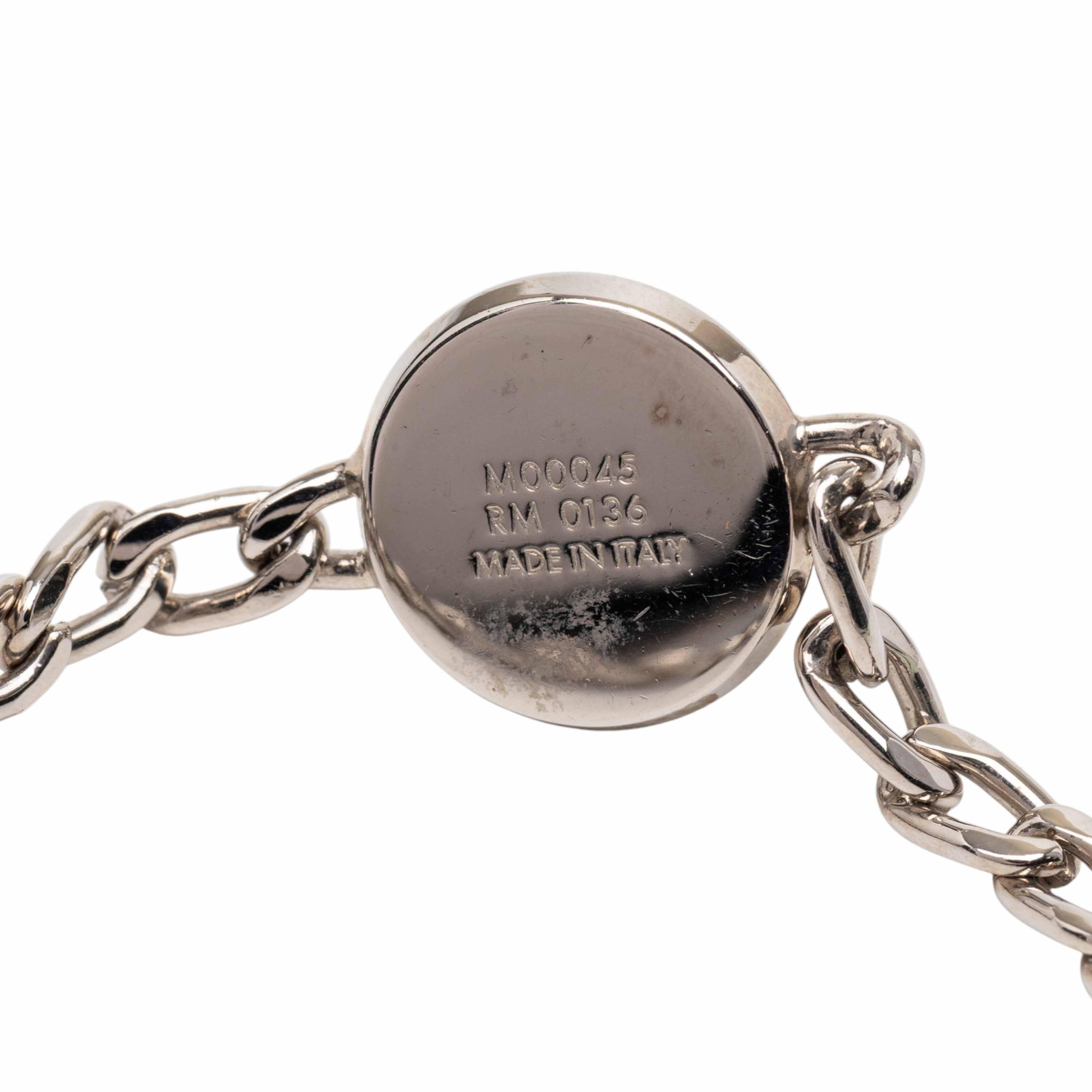 Louis Vuitton Silver Plated Lv Horn Bracelet, från Luxclusif, i färgen silver. Klicka för att öppna bilden i stort format