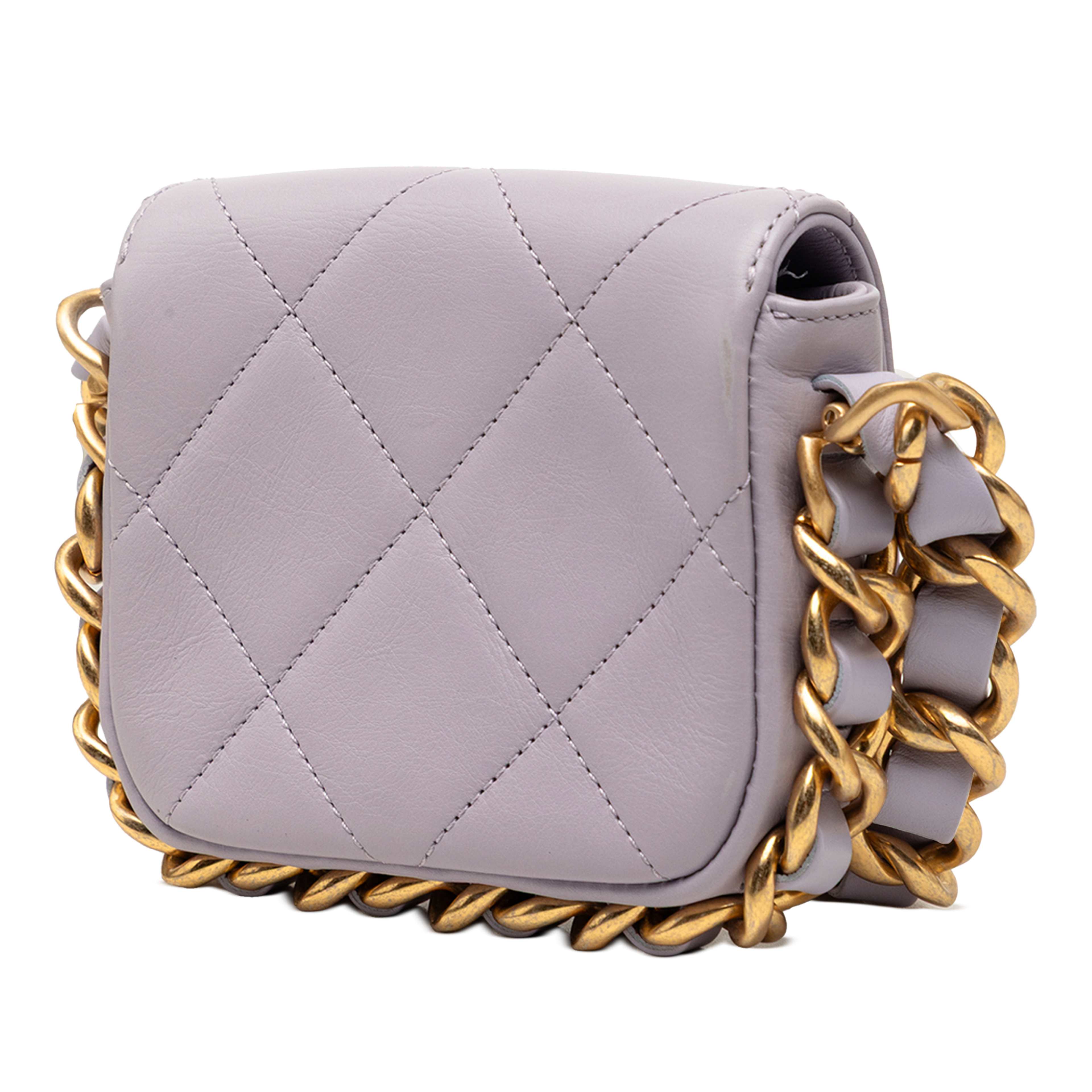 Chanel Mini Quilted Calfskin Framing Chain Flap, från Luxclusif, i färgen purpur. Klicka för att öppna bilden i stort format