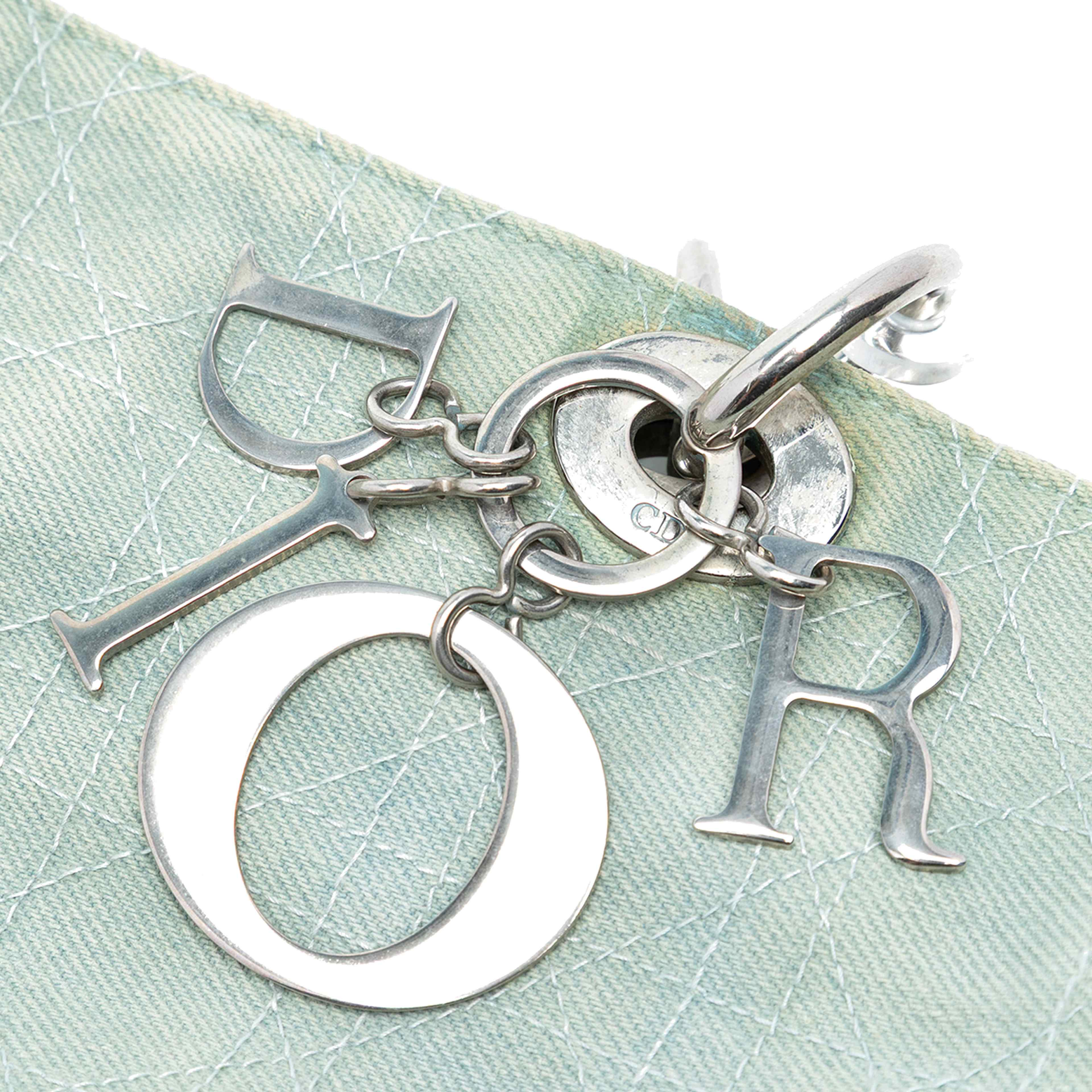 Dior Large Denim Cannage Acrylic Handles Lady Dior, från Luxclusif, i färgen denim. Klicka för att öppna bilden i stort format