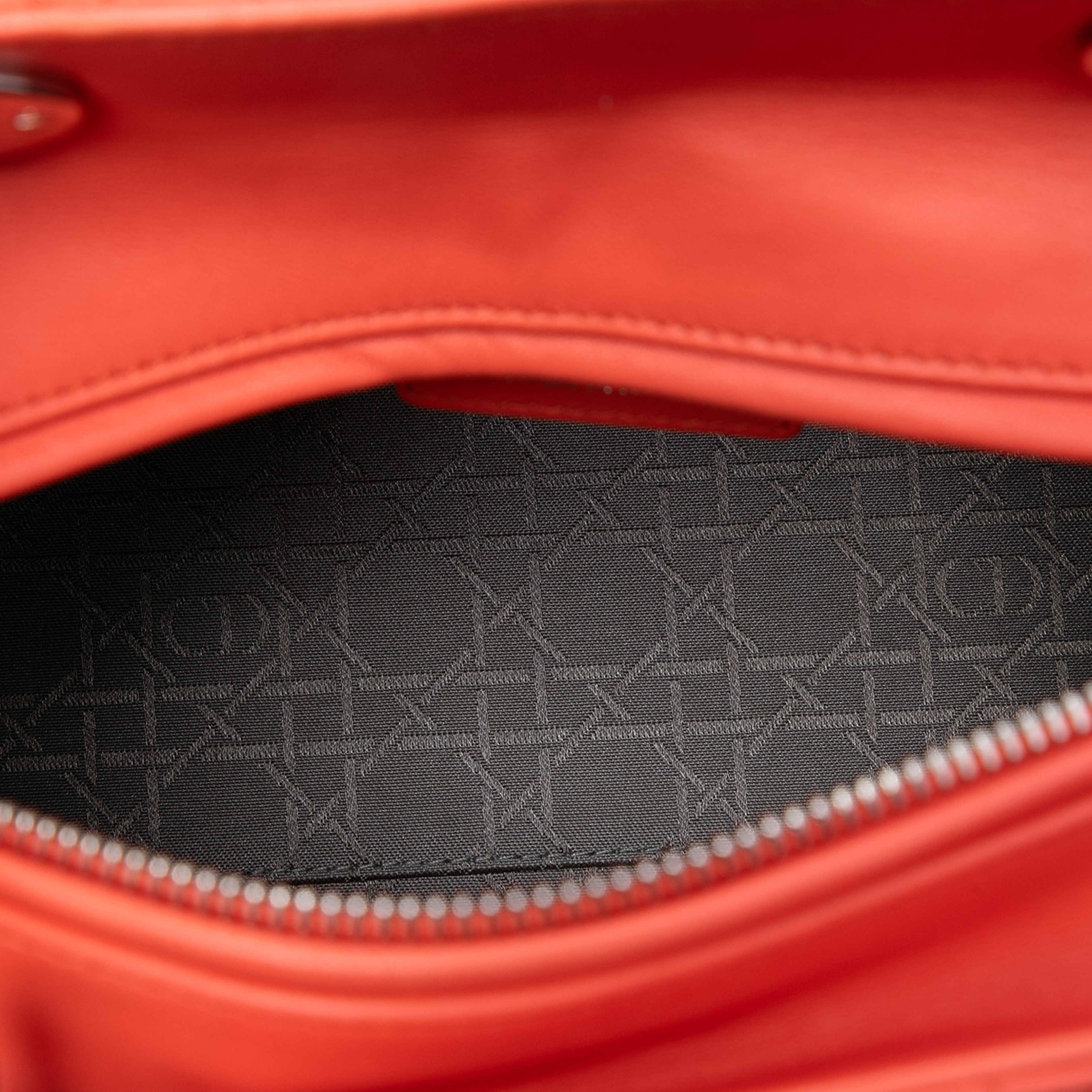 Dior Medium Lambskin Cannage Lady Dior, från Luxclusif, i färgen dark orange. Klicka för att öppna bilden i stort format