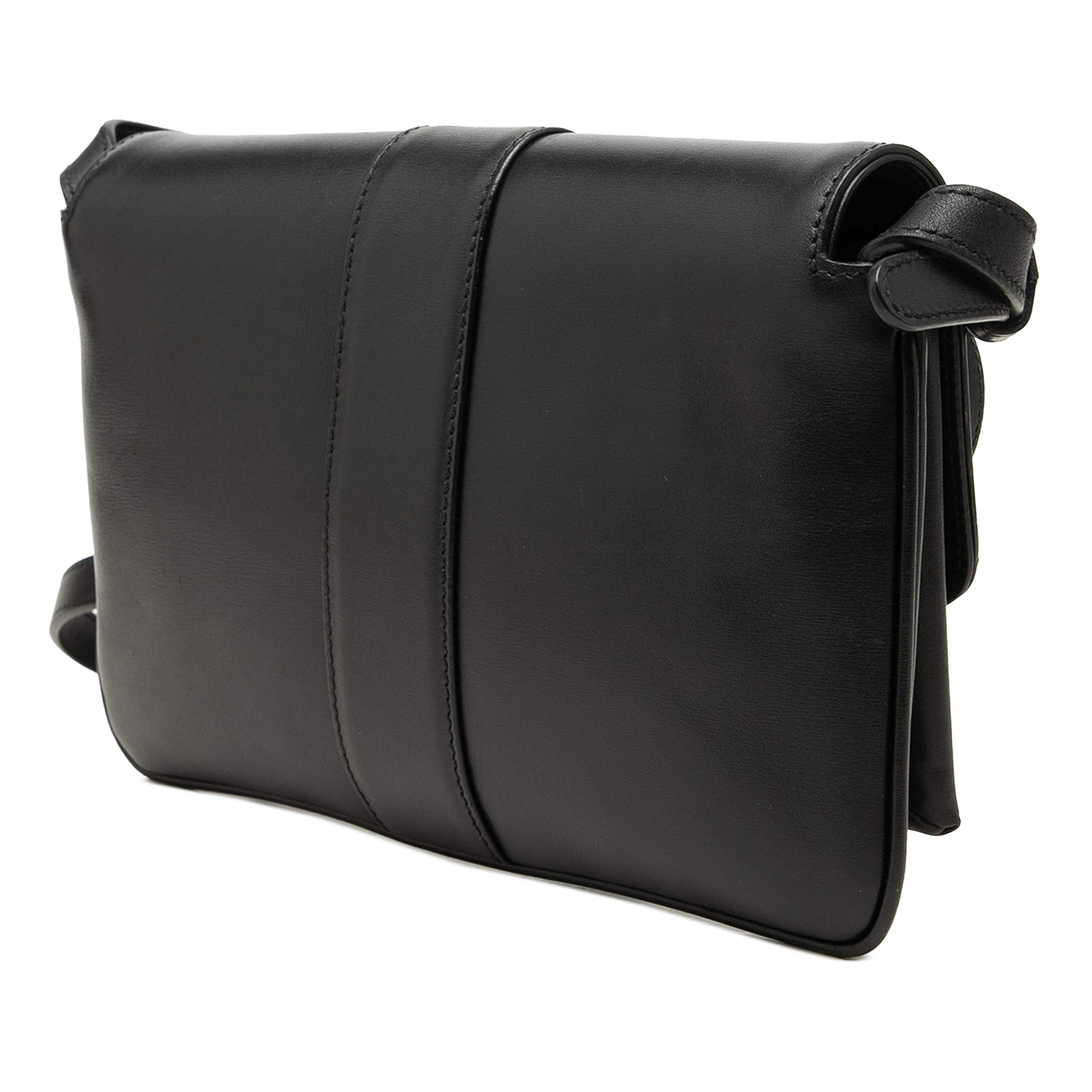 Gucci Small Calfskin Arli Crossbody, från Luxclusif, i färgen svart. Klicka för att öppna bilden i stort format