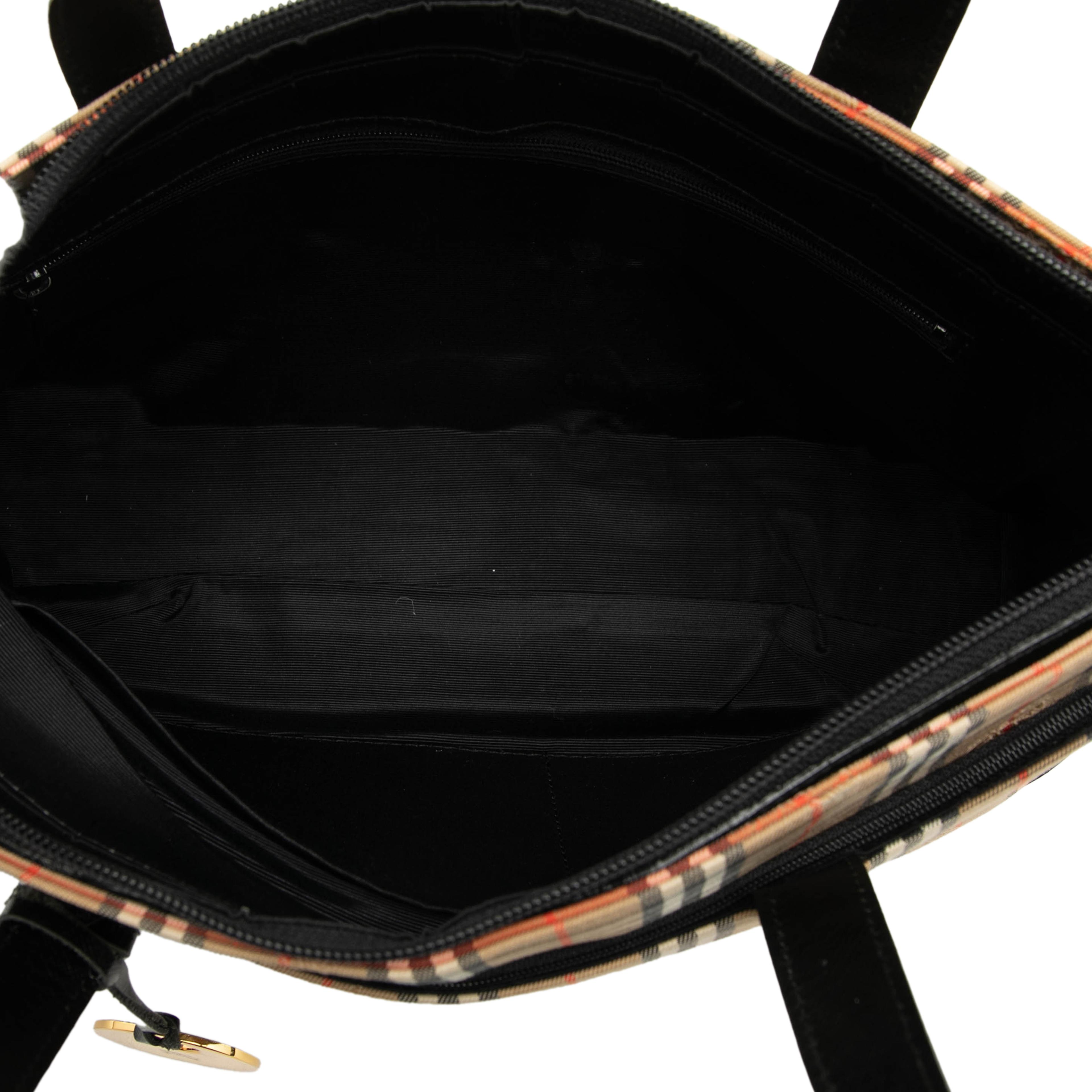 Burberry Haymarket Check Canvas Tote, från Luxclusif, i färgen beige. Klicka för att öppna bilden i stort format