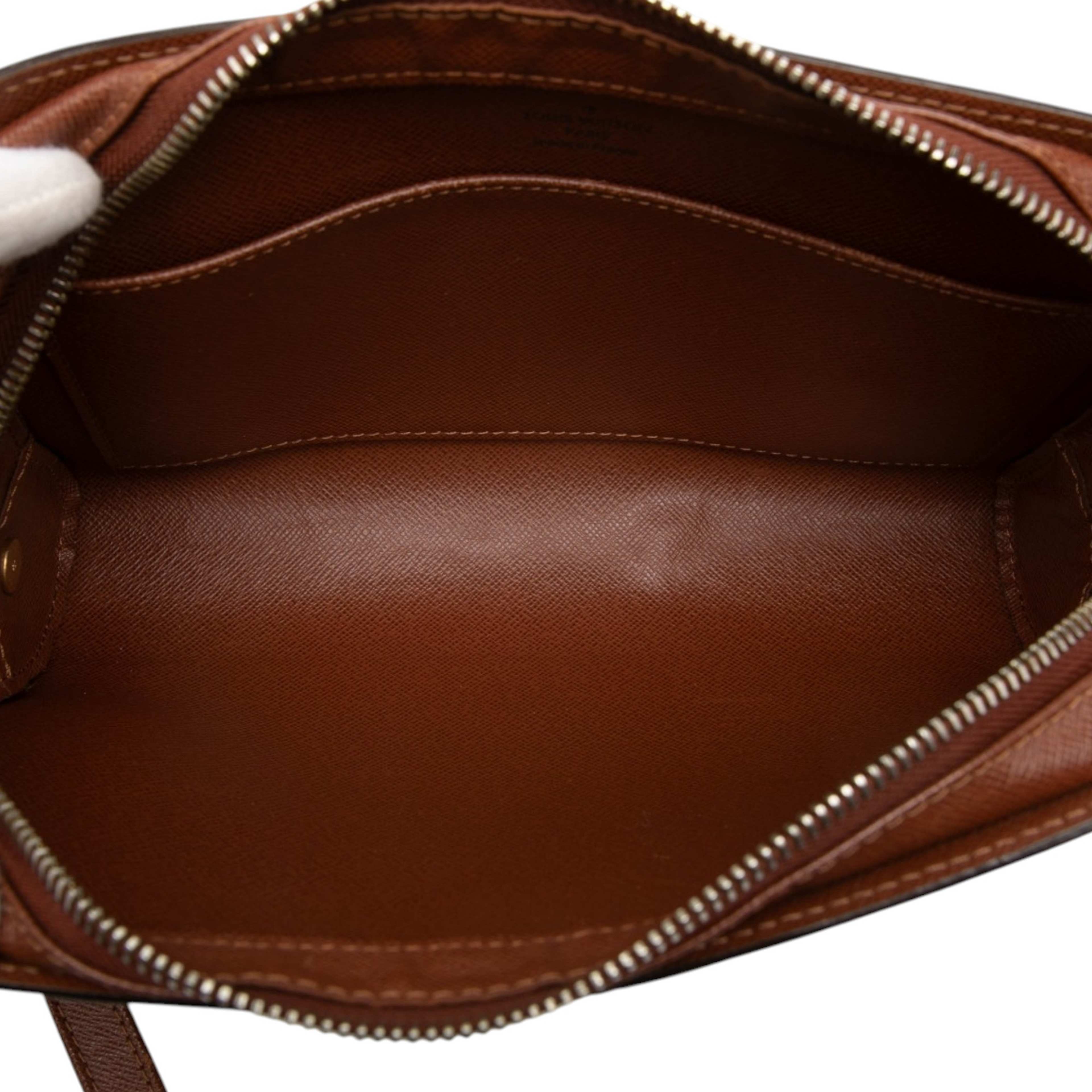 Louis Vuitton Monogram Orsay, från Luxclusif, i färgen brun. Klicka för att öppna bilden i stort format