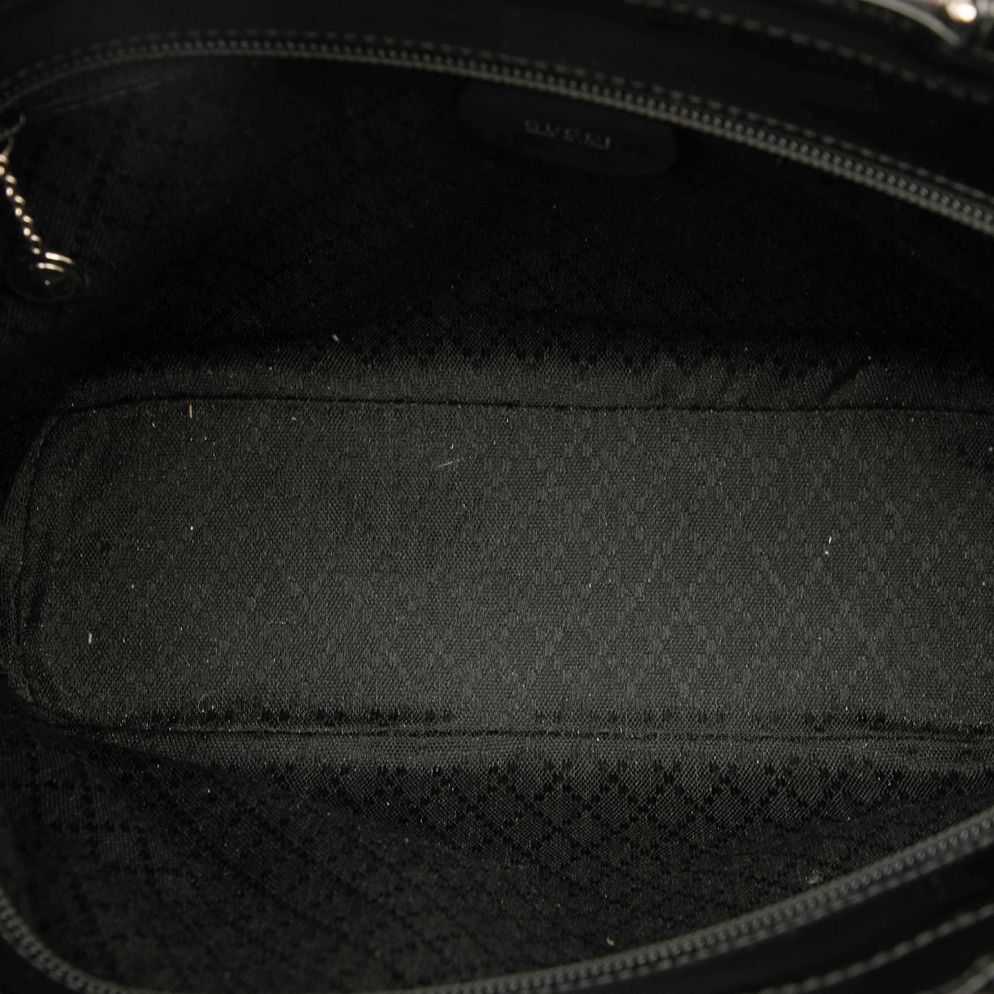 Gucci Nylon Bamboo Satchel, från Luxclusif, i färgen black. Klicka för att öppna bilden i stort format