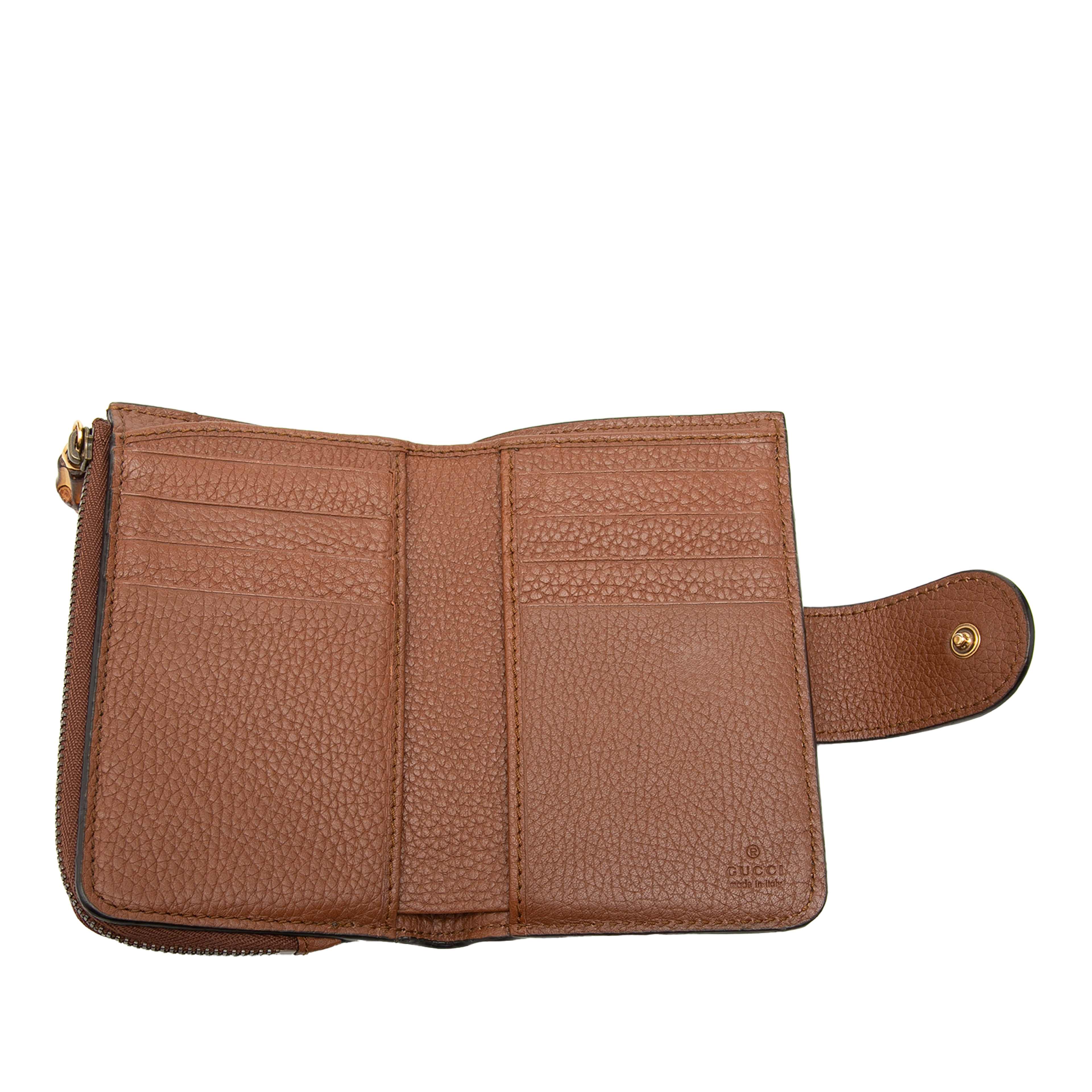 Gucci Gg Marmont Calfskin Bamboo Bifold Wallet, från Luxclusif, i färgen brown. Klicka för att öppna bilden i stort format
