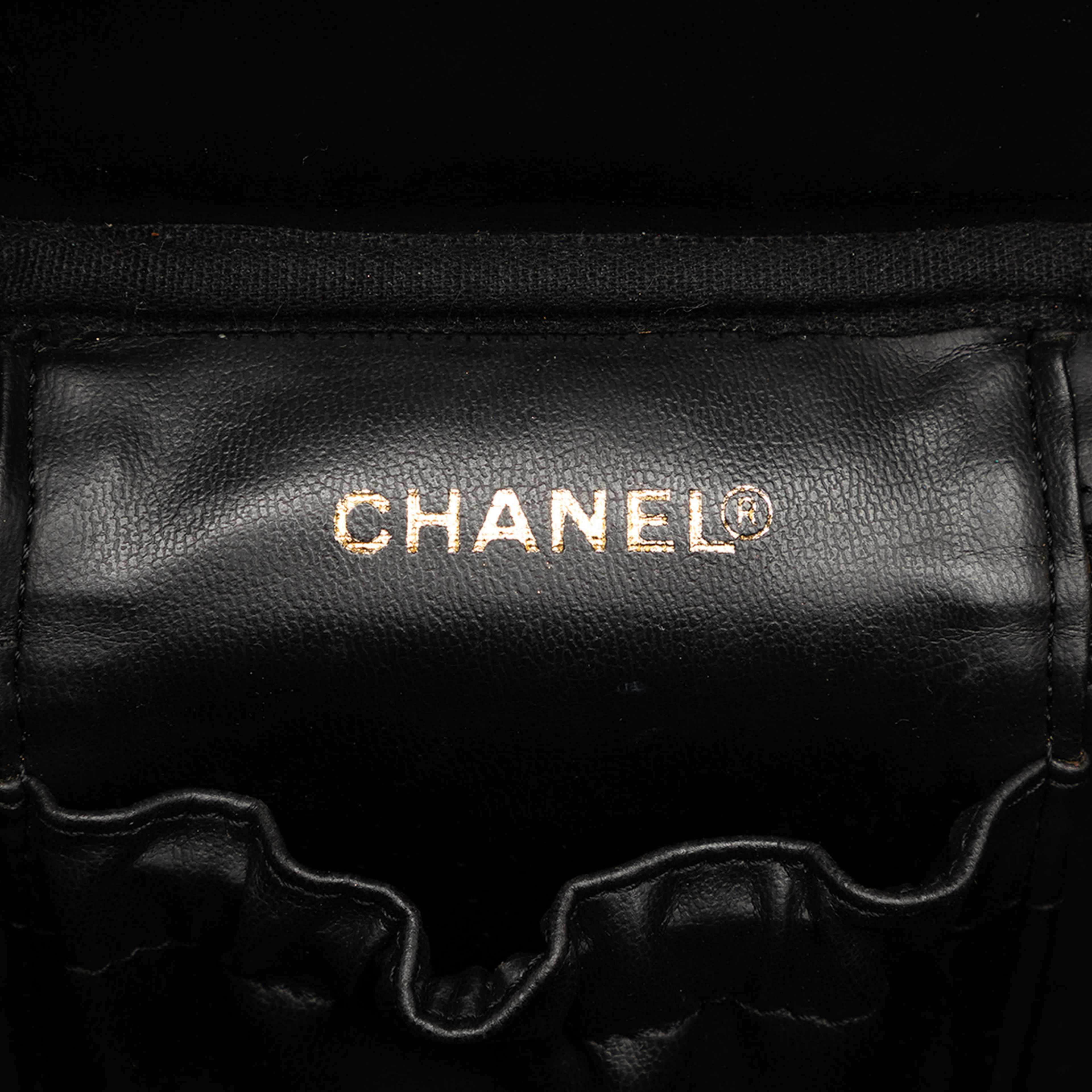 Chanel Cc Caviar Vanity Bag, från Luxclusif, i färgen black. Klicka för att öppna bilden i stort format