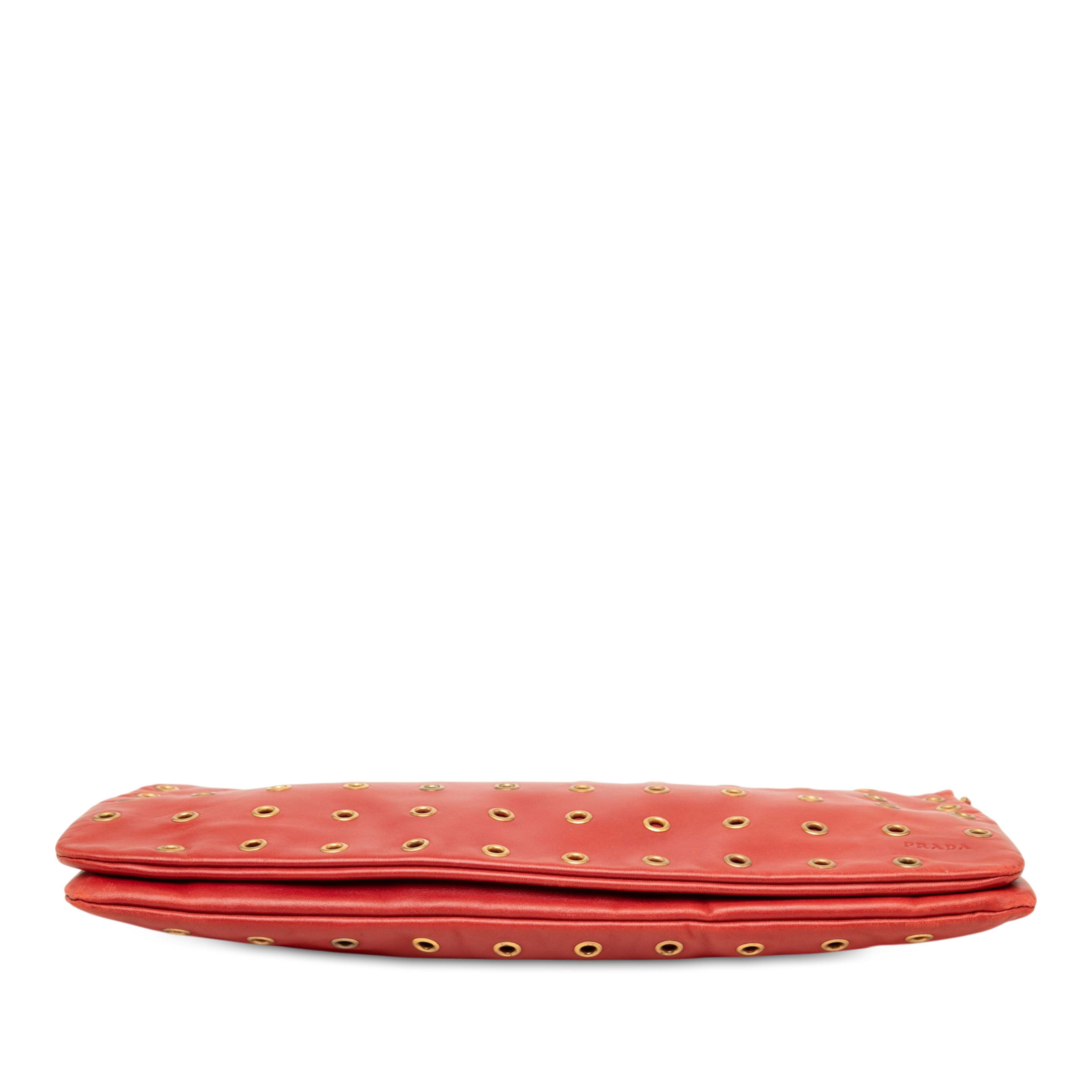 Prada Nappa Grommet Shoulder Bag, från Luxclusif, i färgen röd. Klicka för att öppna bilden i stort format
