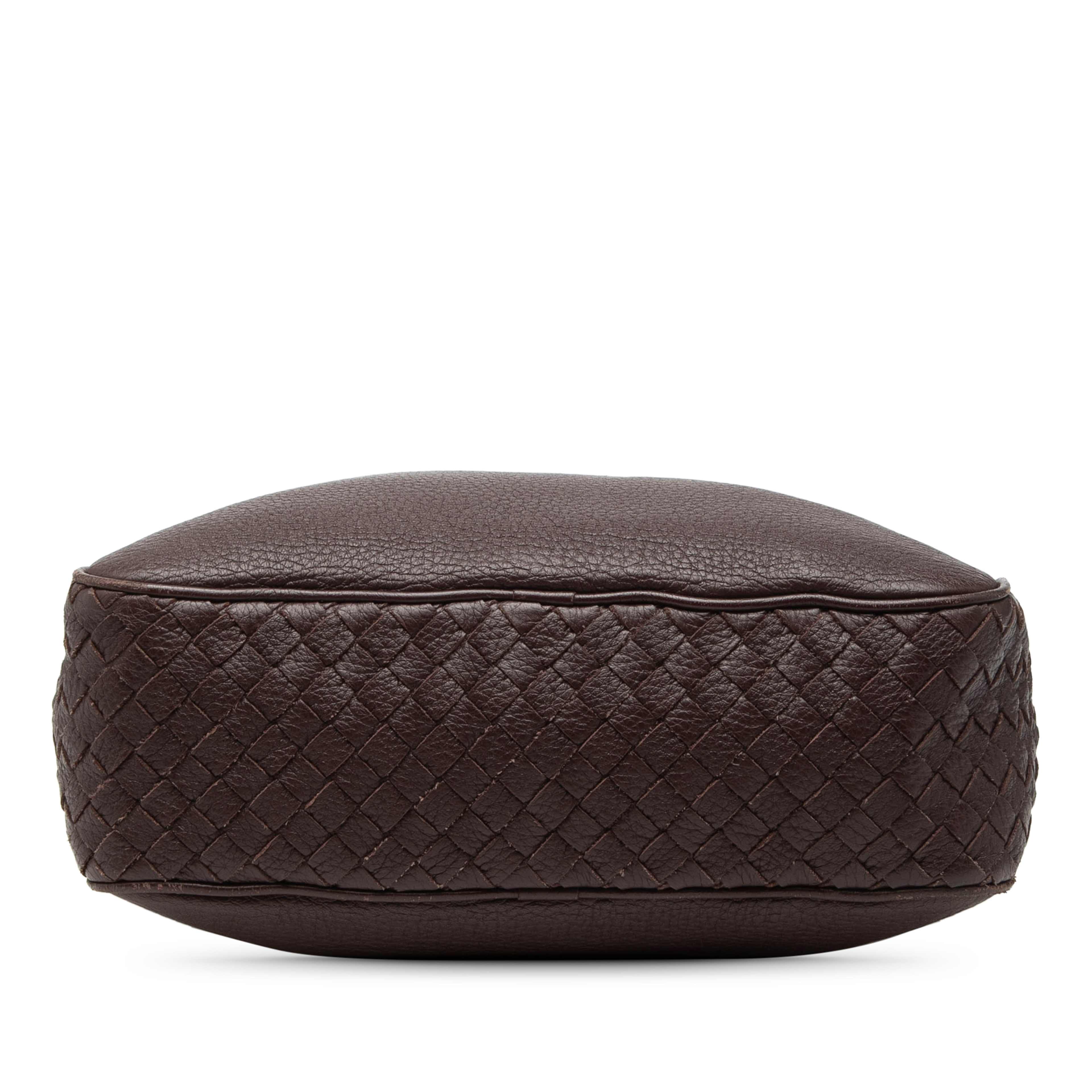 Bottega Veneta Intrecciato Trimmed Nappa Messenger Bag, från Luxclusif, i färgen dark brown. Klicka för att öppna bilden i stort format
