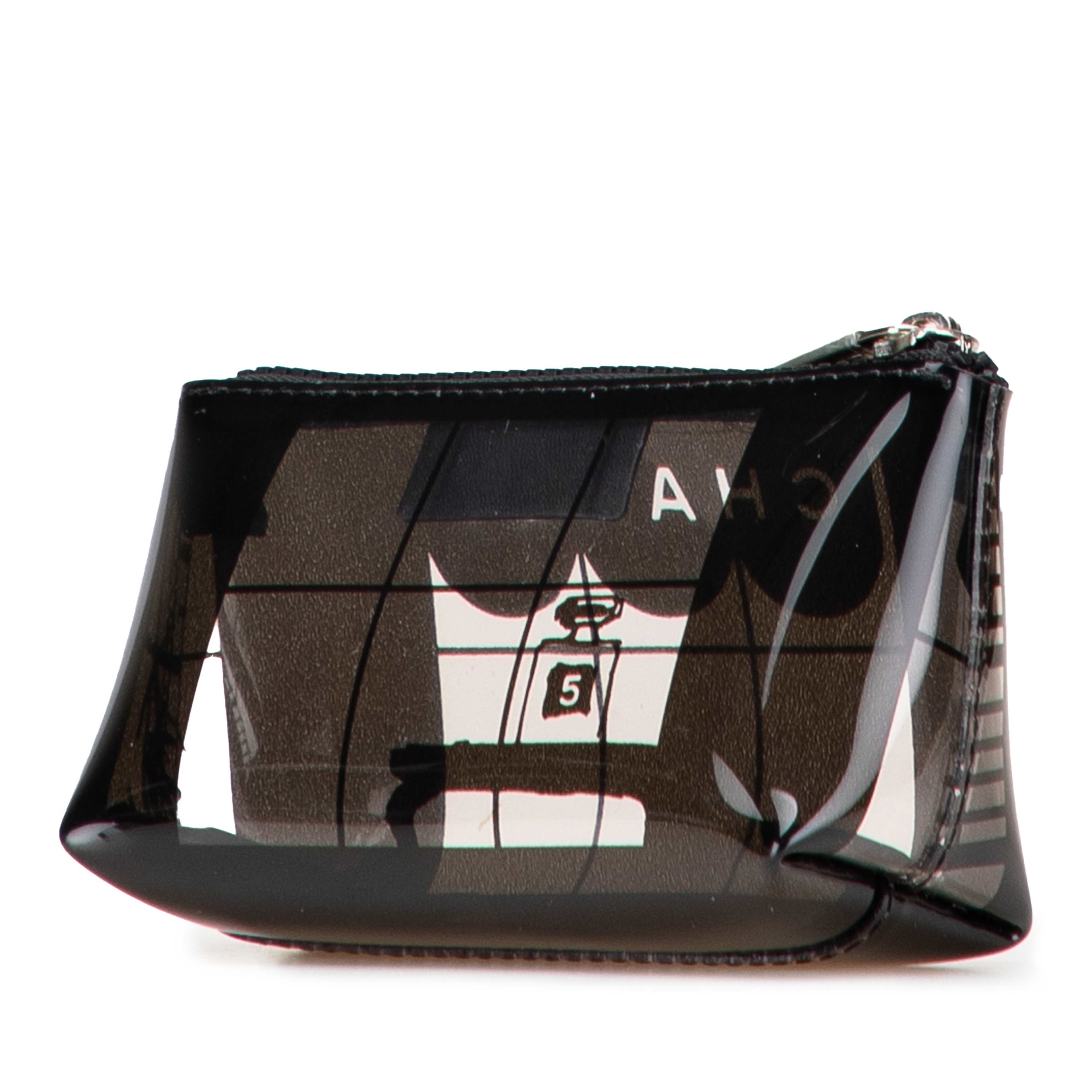Chanel Vinyl Coco Window Cosmetic Pouch, från Luxclusif, i färgen black.