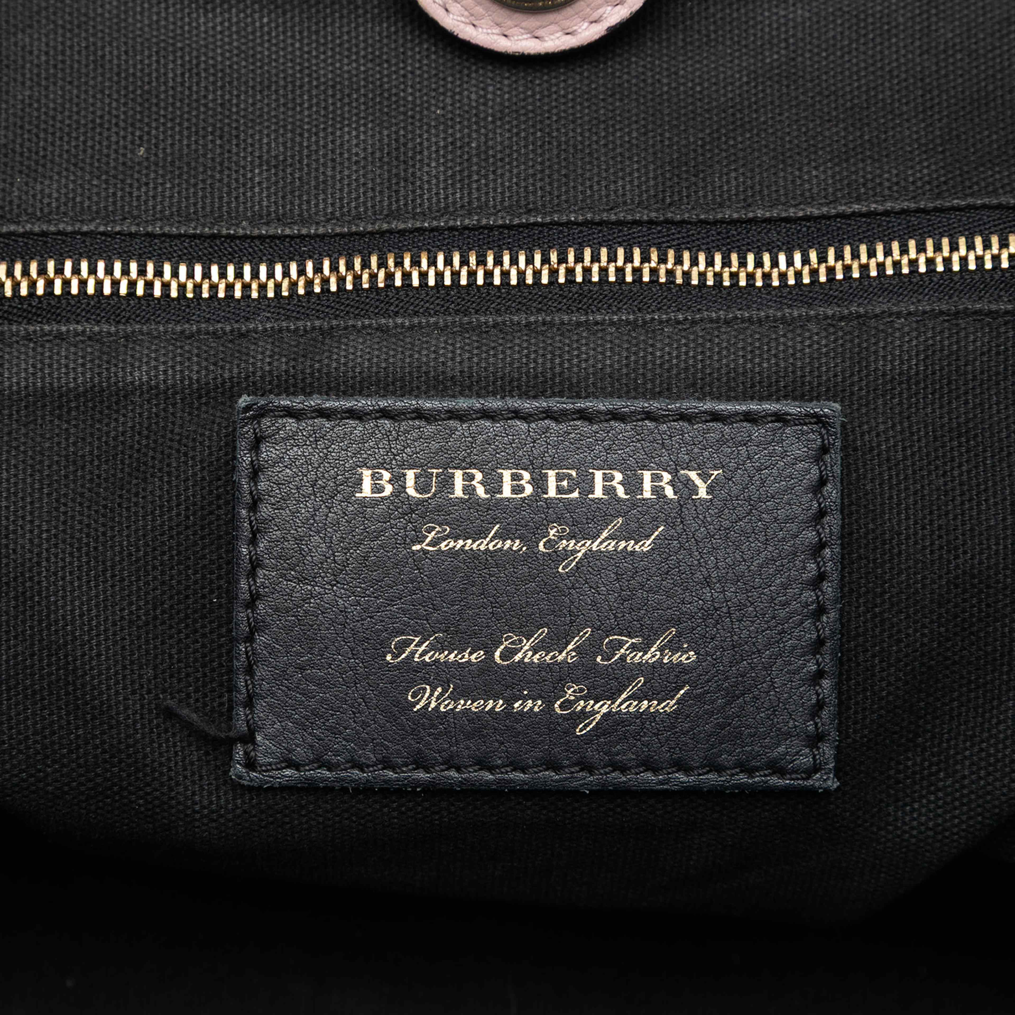 Burberry Small Leather And House Check Canvas Canterbury Tote, från Luxclusif, i färgen light pink. Klicka för att öppna bilden i stort format