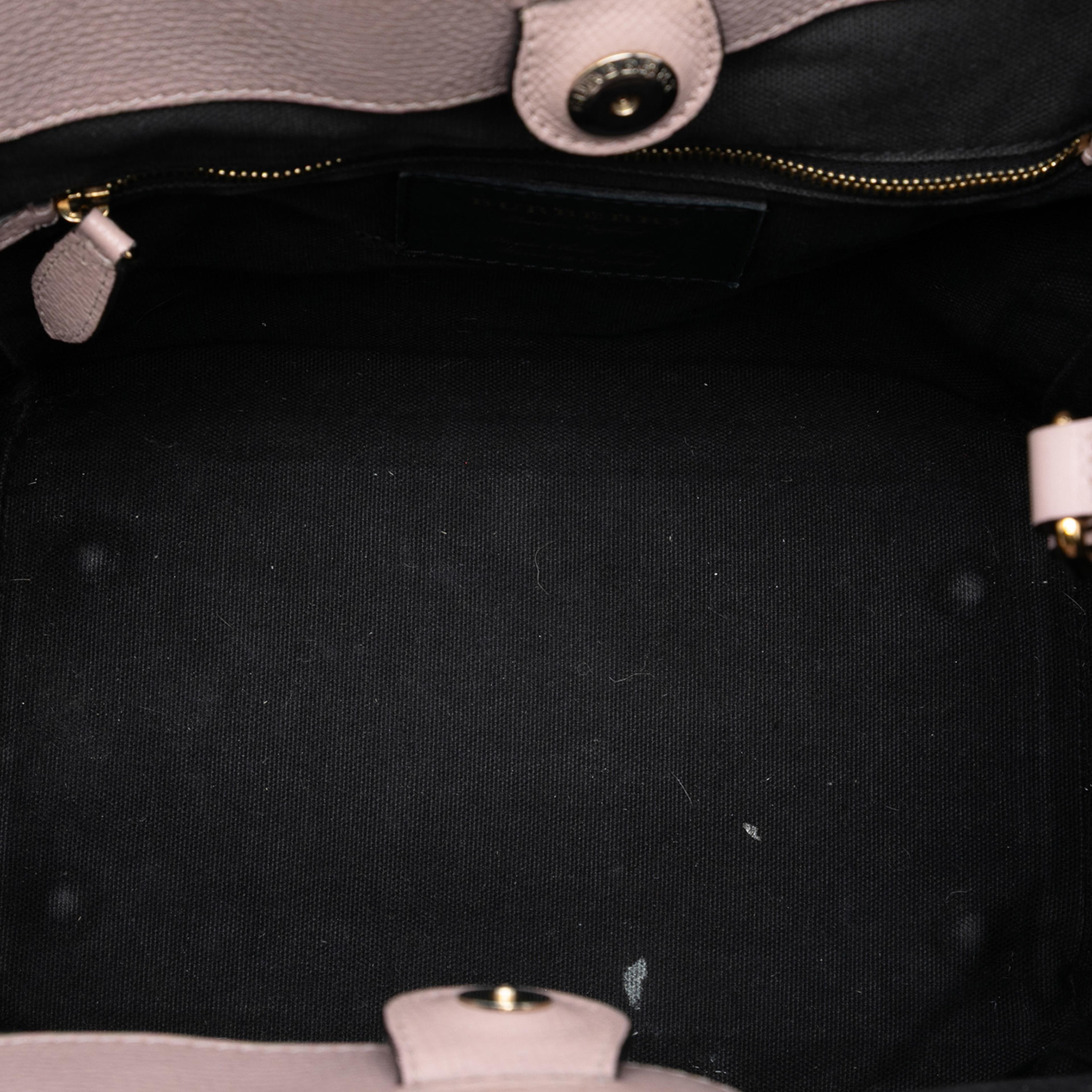 Burberry Small Leather And House Check Canvas Canterbury Tote, från Luxclusif, i färgen light pink. Klicka för att öppna bilden i stort format