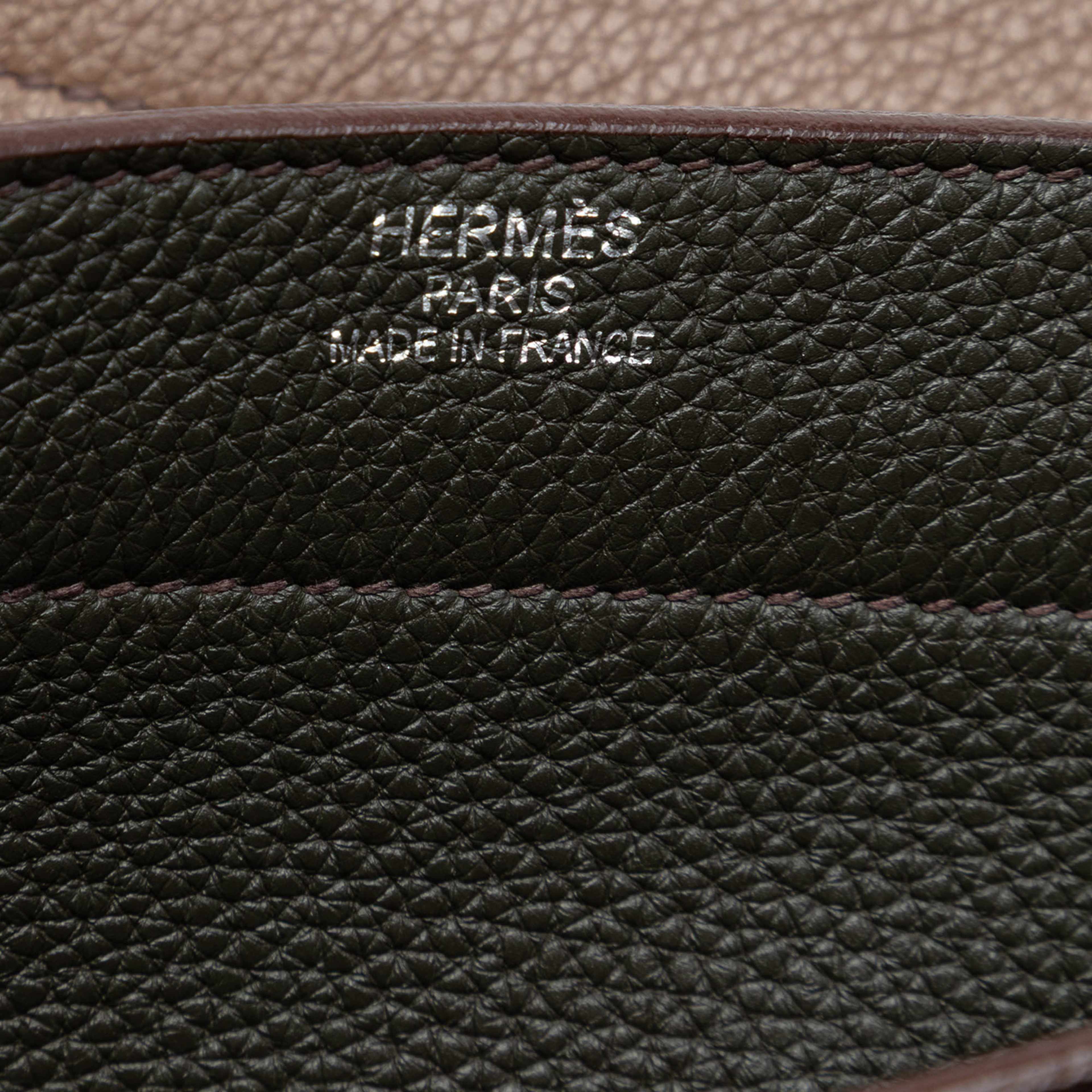 Hermès Togo Sac A Depeches 38, från Luxclusif, i färgen dark khaki. Klicka för att öppna bilden i stort format