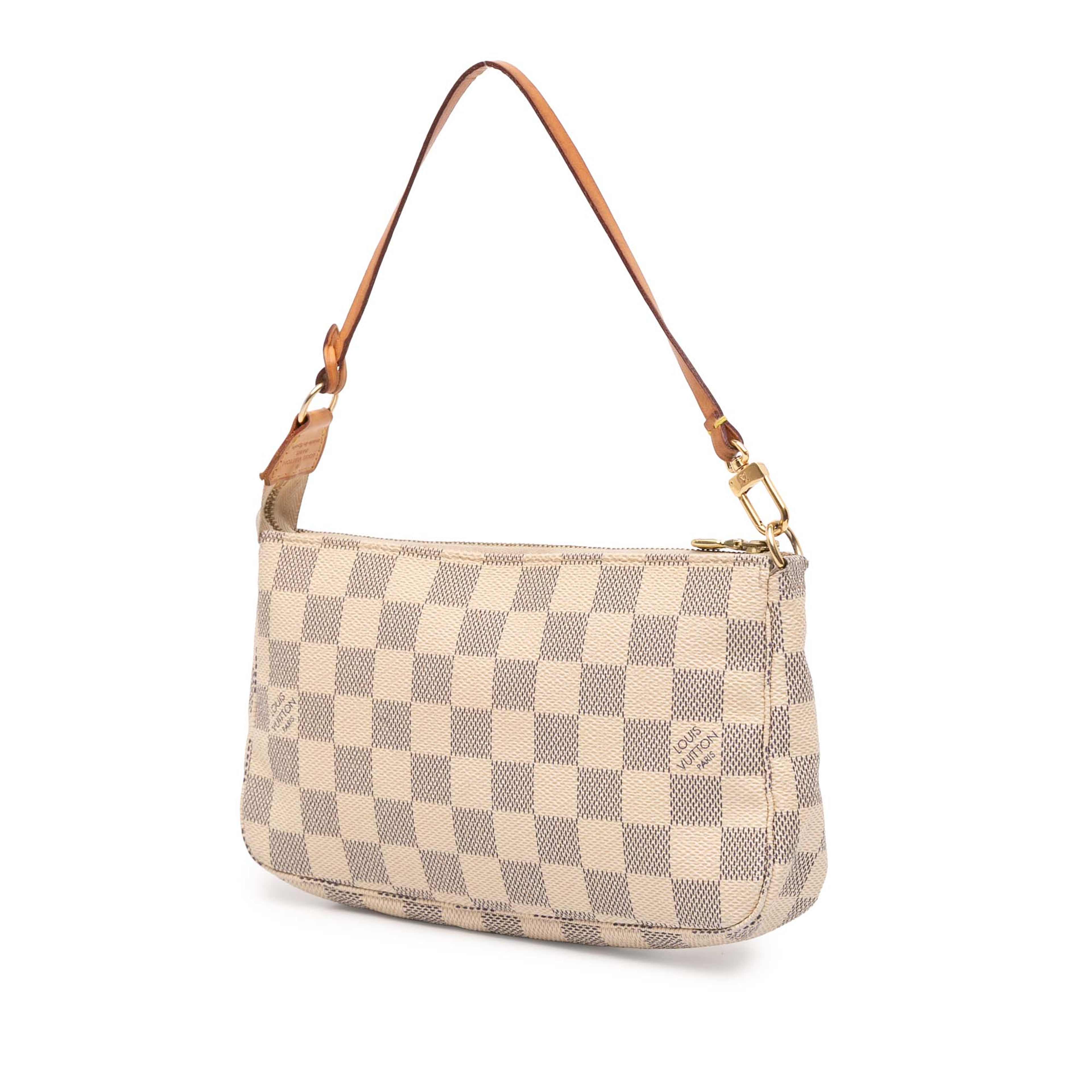 Louis Vuitton Damier Azur Pochette Accessoires, från Luxclusif, i färgen white. Klicka för att öppna bilden i stort format