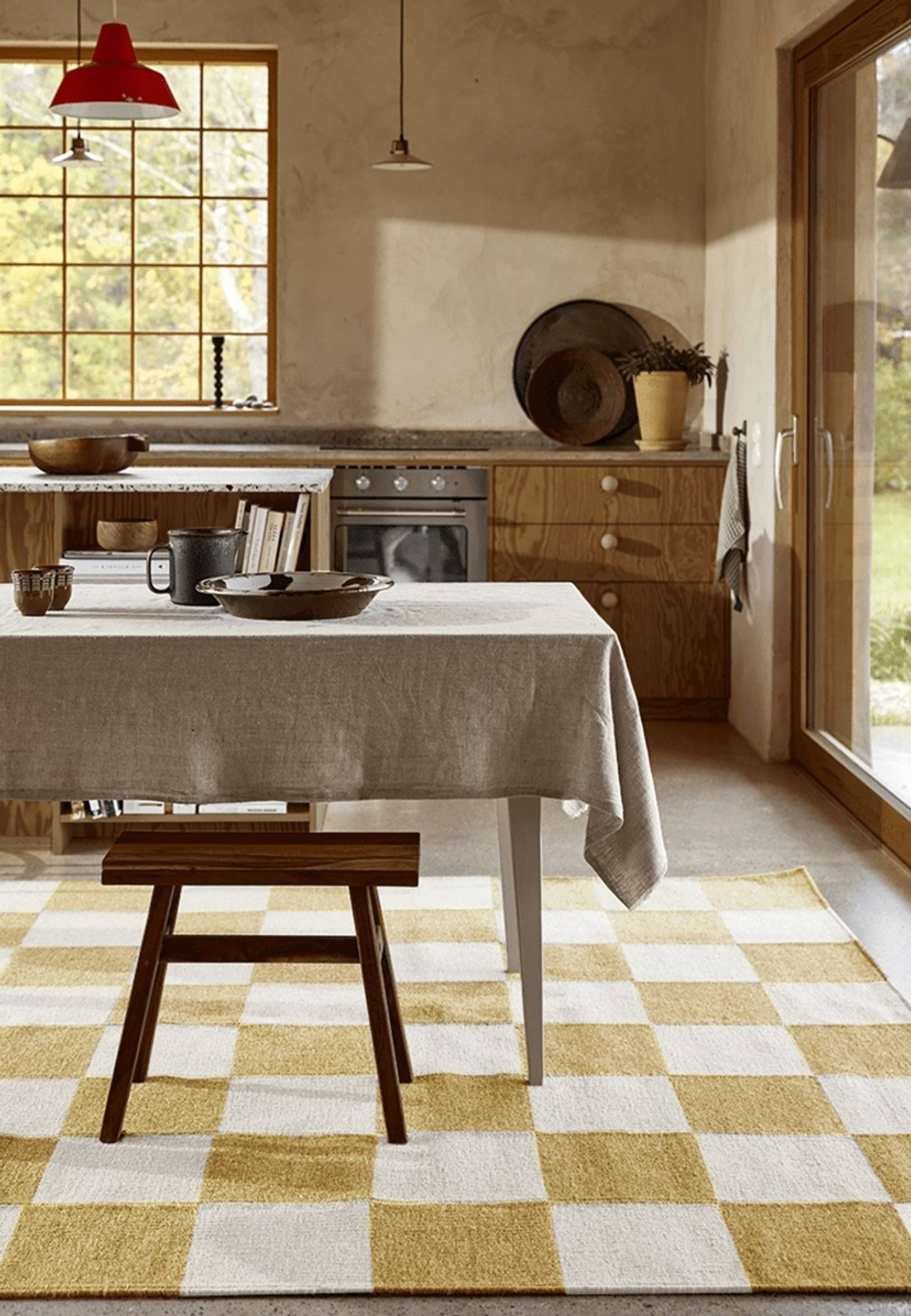 Matta Squares 170x230, från Classic Collection, i färgen vit/gul. Klicka för att öppna bilden i stort format