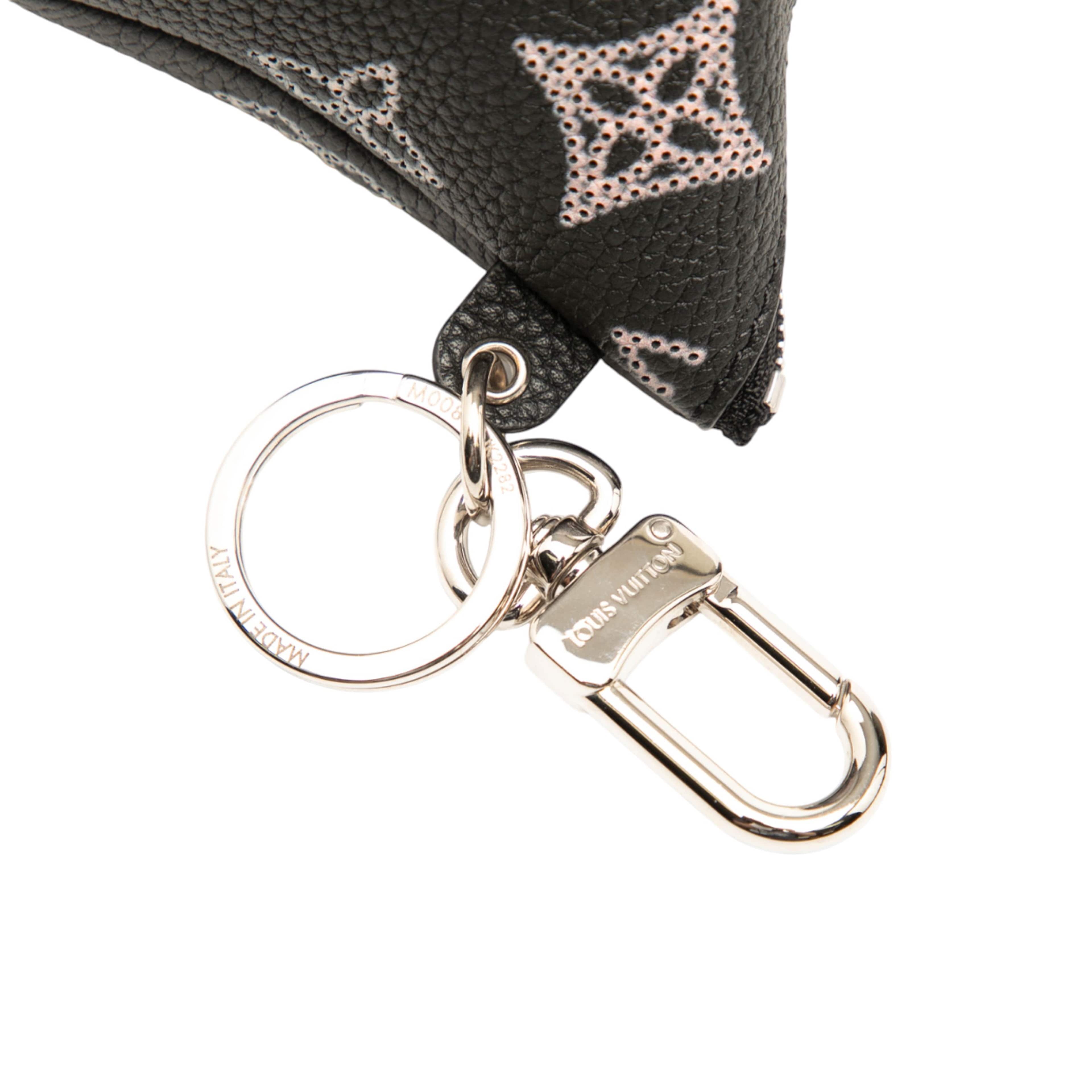 Louis Vuitton Monogram Mahina Berlingo Key Pouch, från Luxclusif, i färgen black. Klicka för att öppna bilden i stort format