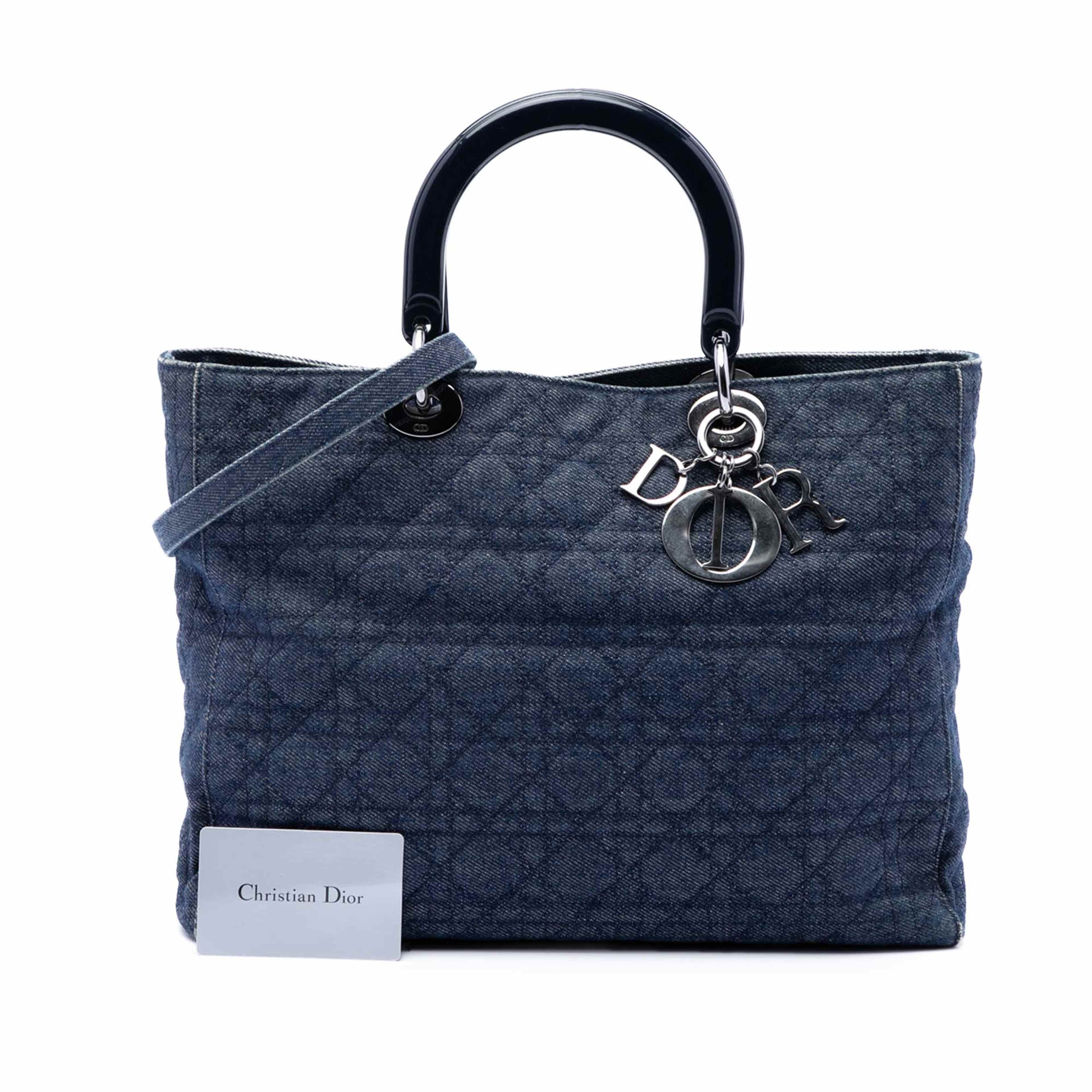 Dior Large Denim Cannage Lady Dior, från Luxclusif, i färgen blå. Klicka för att öppna bilden i stort format