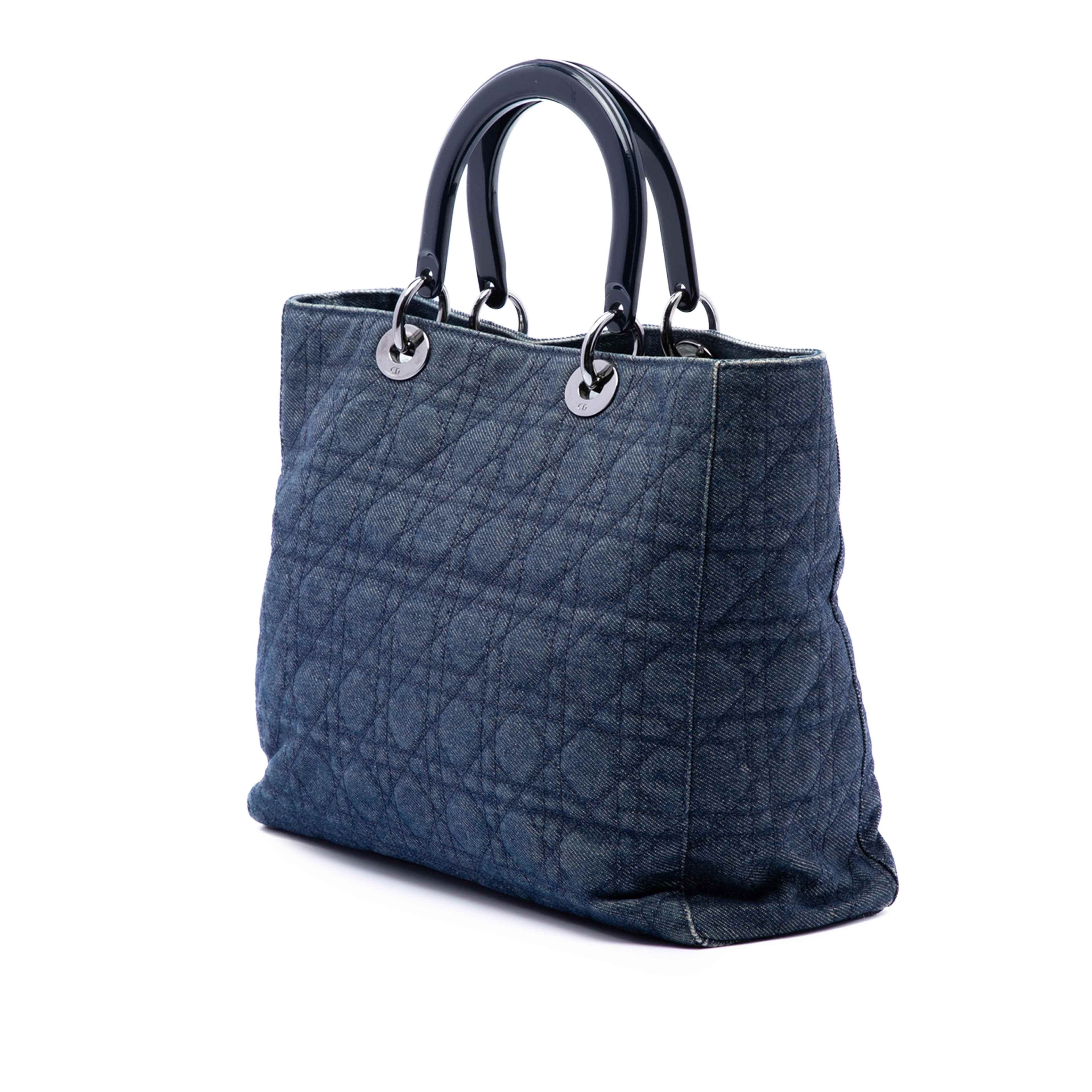 Dior Large Denim Cannage Lady Dior, från Luxclusif, i färgen blå. Klicka för att öppna bilden i stort format