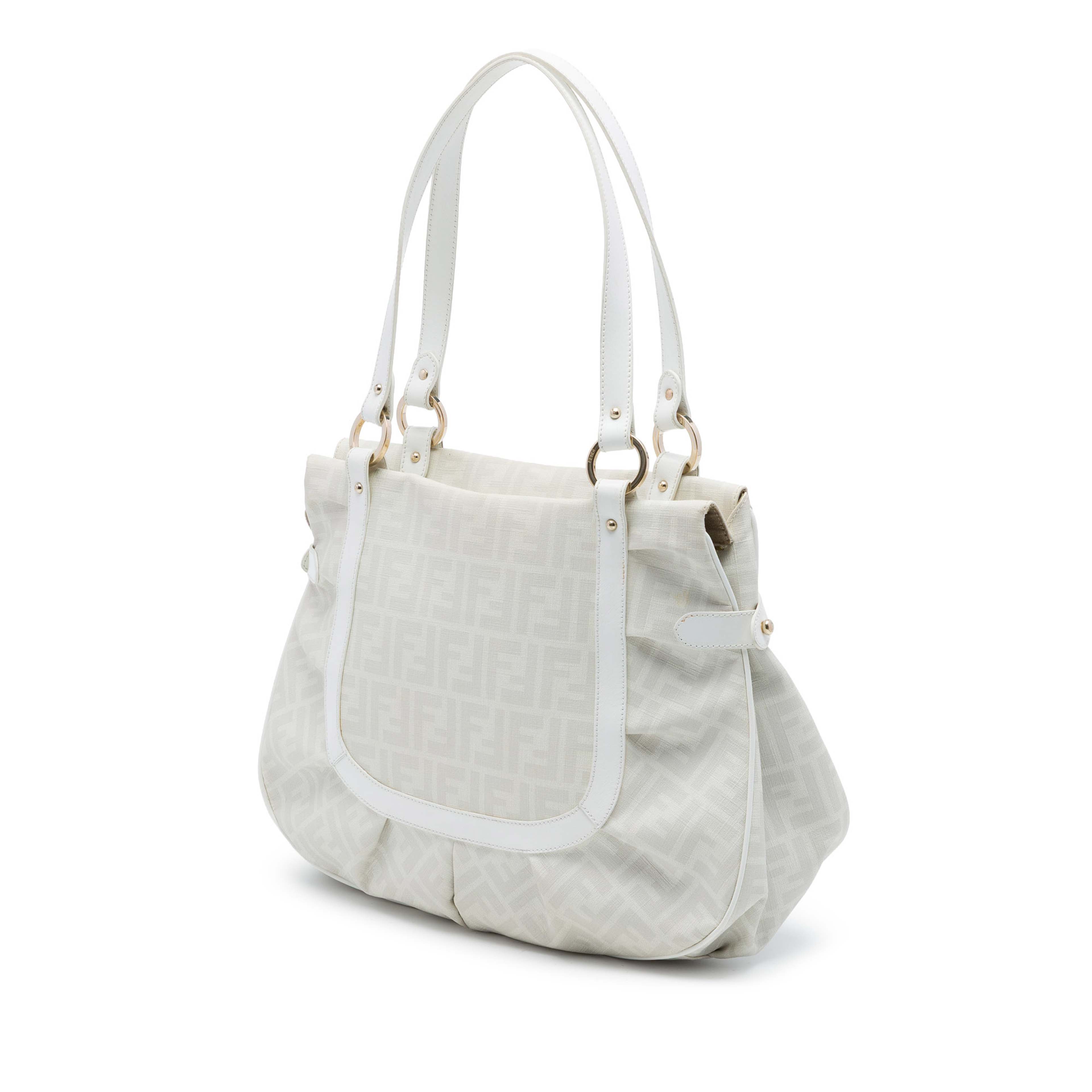 Fendi Large Zucca Spalmati Chef Shopper Tote, från Luxclusif, i färgen vit. Klicka för att öppna bilden i stort format