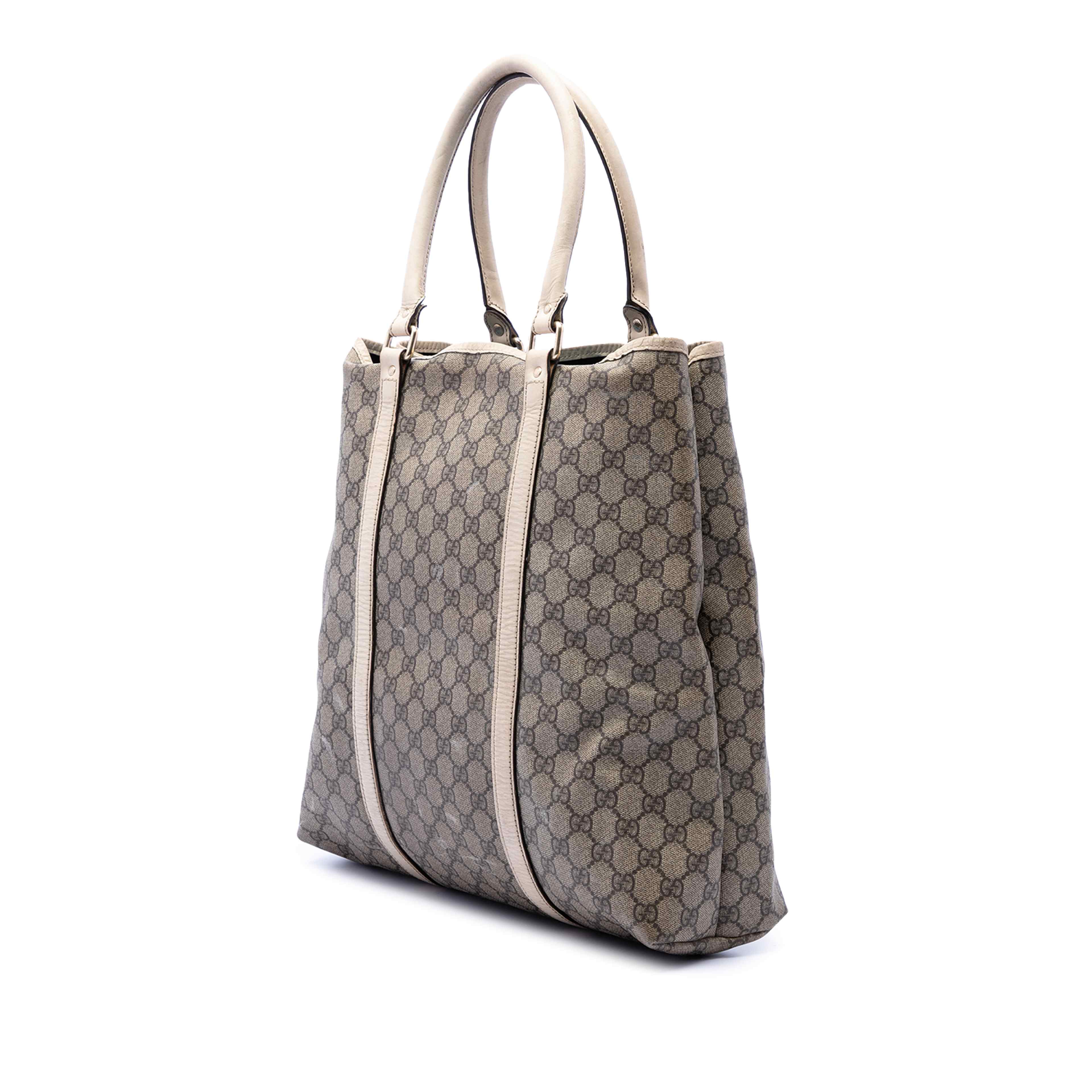Gucci Gg Supreme Joy Vertical Tote, från Luxclusif, i färgen beige. Klicka för att öppna bilden i stort format