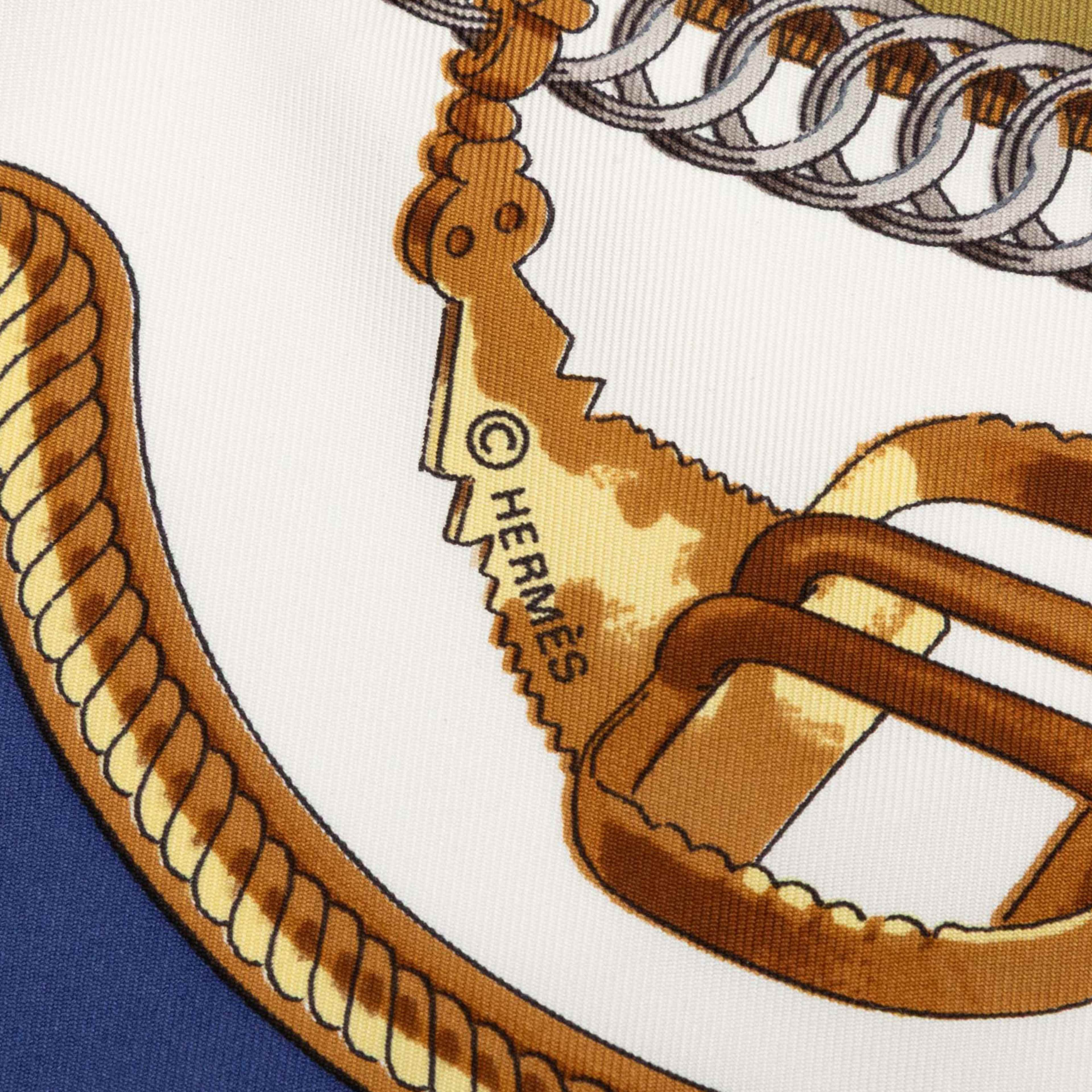 Hermès Reprise Silk Scarf, från Luxclusif, i färgen white. Klicka för att öppna bilden i stort format