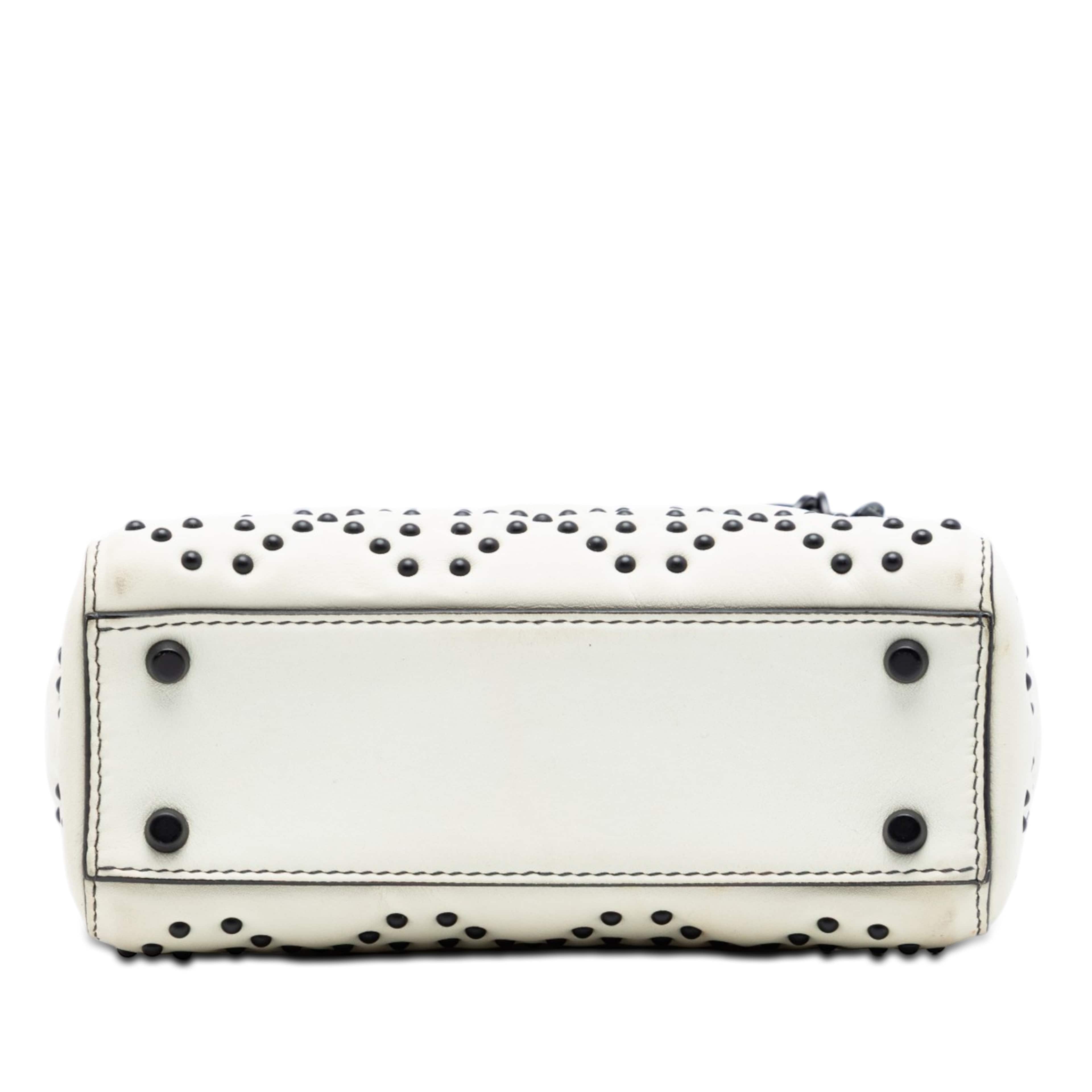 Dior Mini Ultra Matte Calfskin Cannage Studded Supple Lady Dior, från Luxclusif, i färgen vit. Klicka för att öppna bilden i stort format